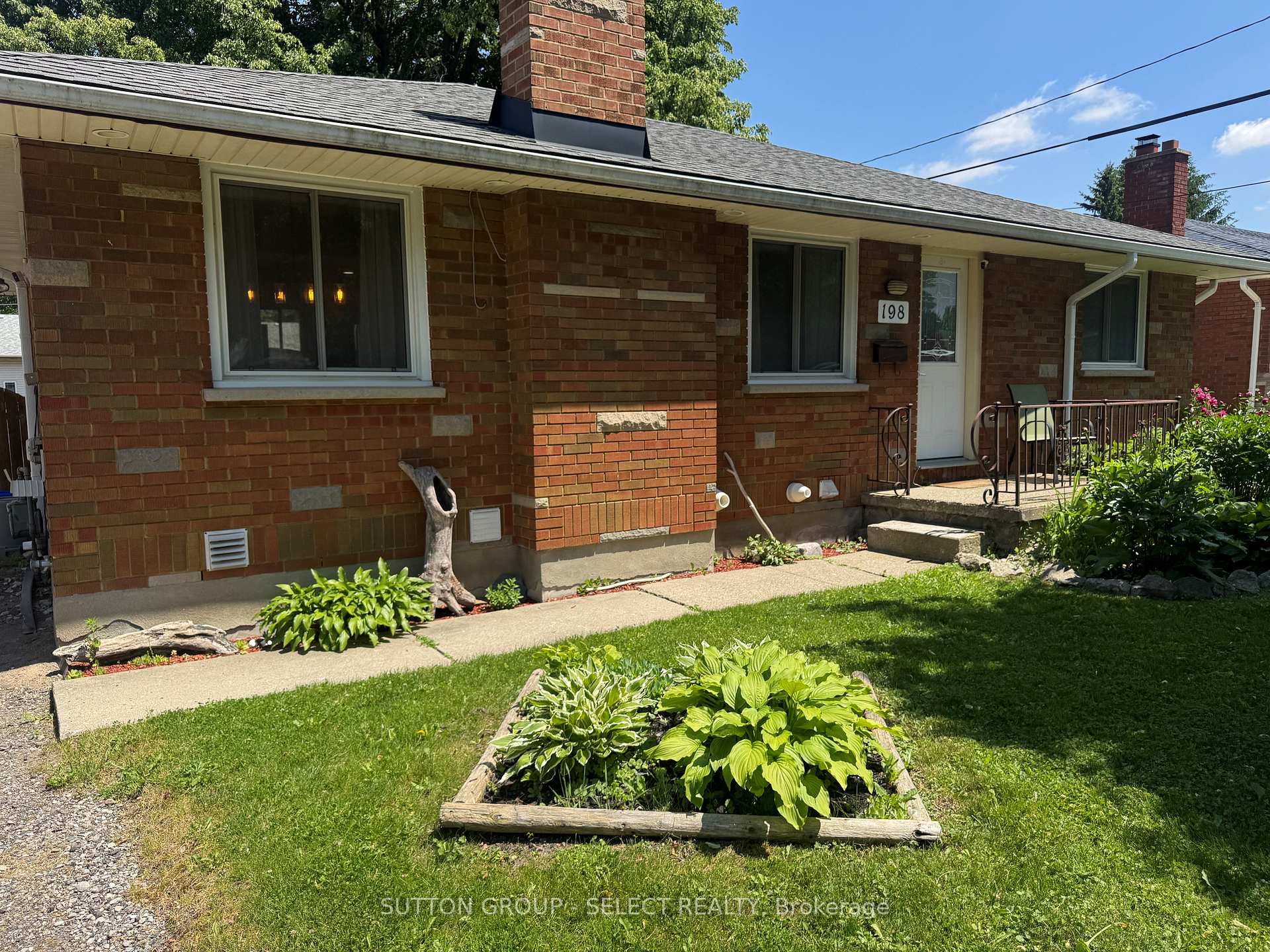 Photo 3 of 198 Arlington Crescent, London, South J — HOMEH