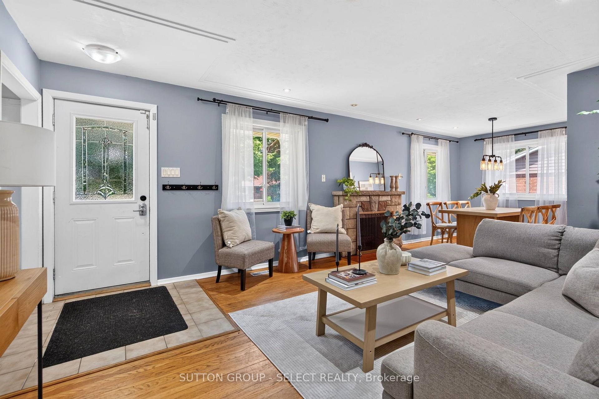 Photo 4 of 198 Arlington Crescent, London, South J — HOMEH