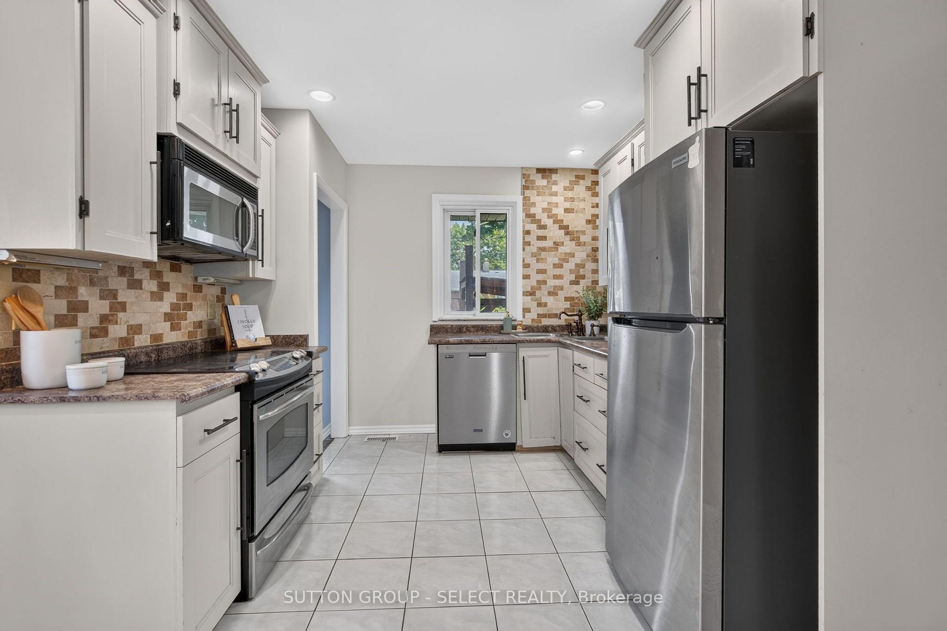 Photo 10 of 198 Arlington Crescent, London, South J — HOMEH