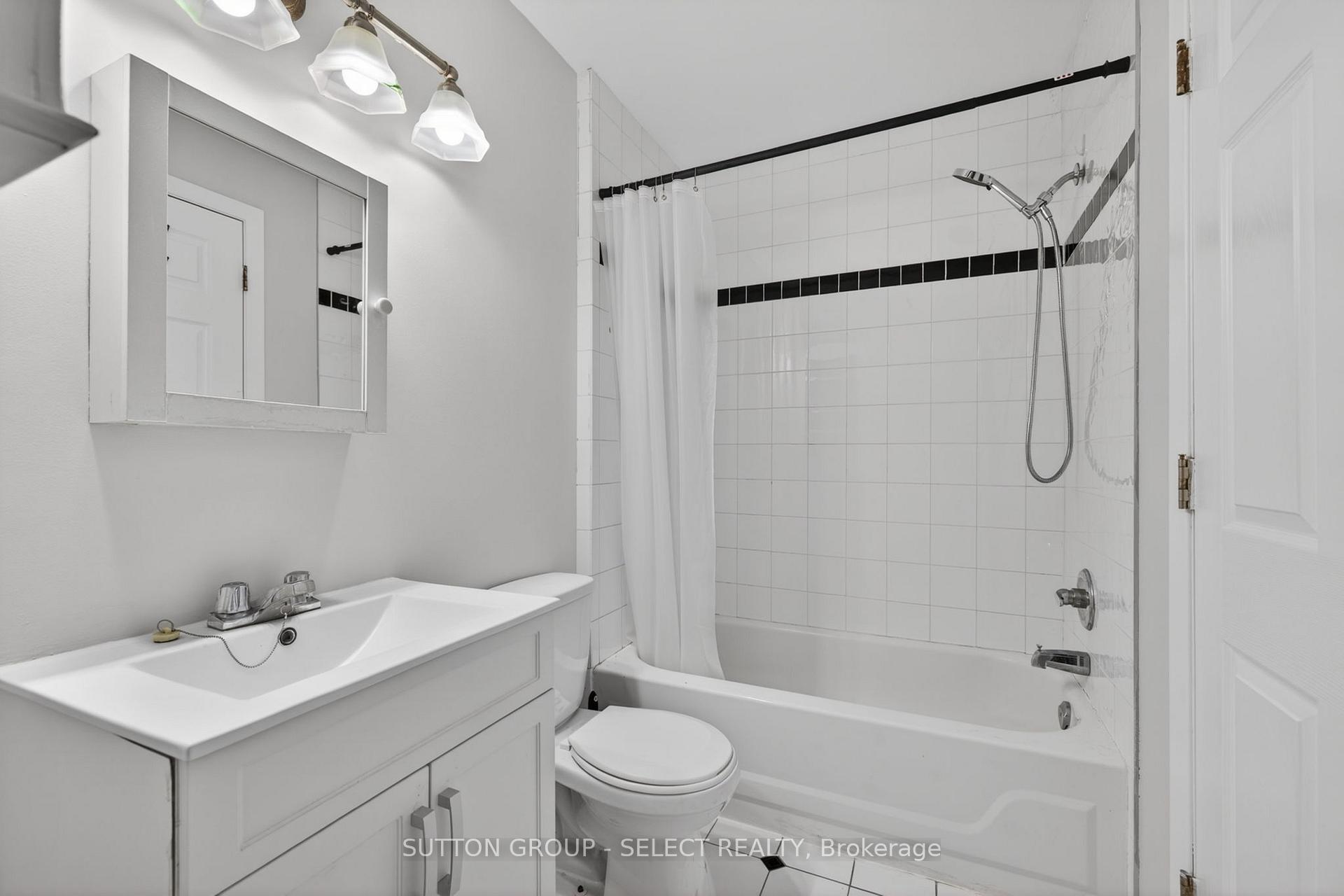Photo 15 of 198 Arlington Crescent, London, South J — HOMEH