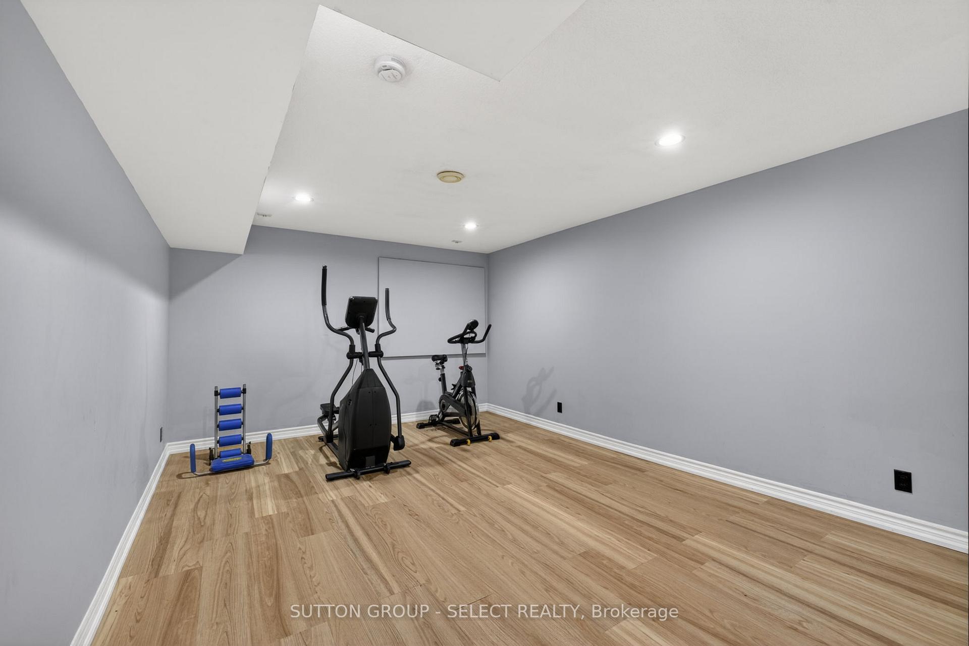 Photo 16 of 198 Arlington Crescent, London, South J — HOMEH