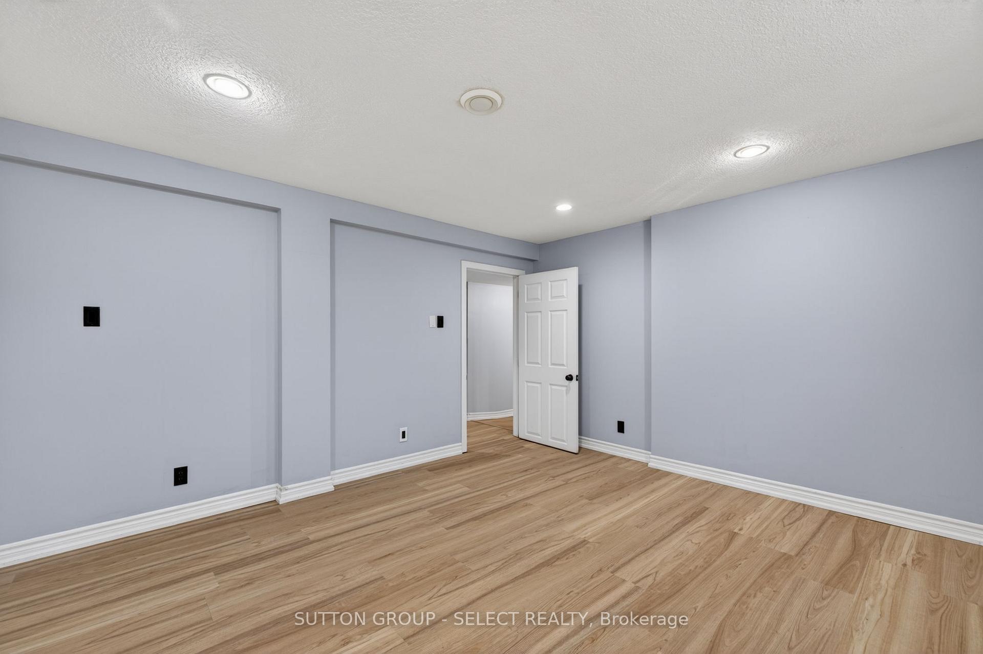 Photo 19 of 198 Arlington Crescent, London, South J — HOMEH