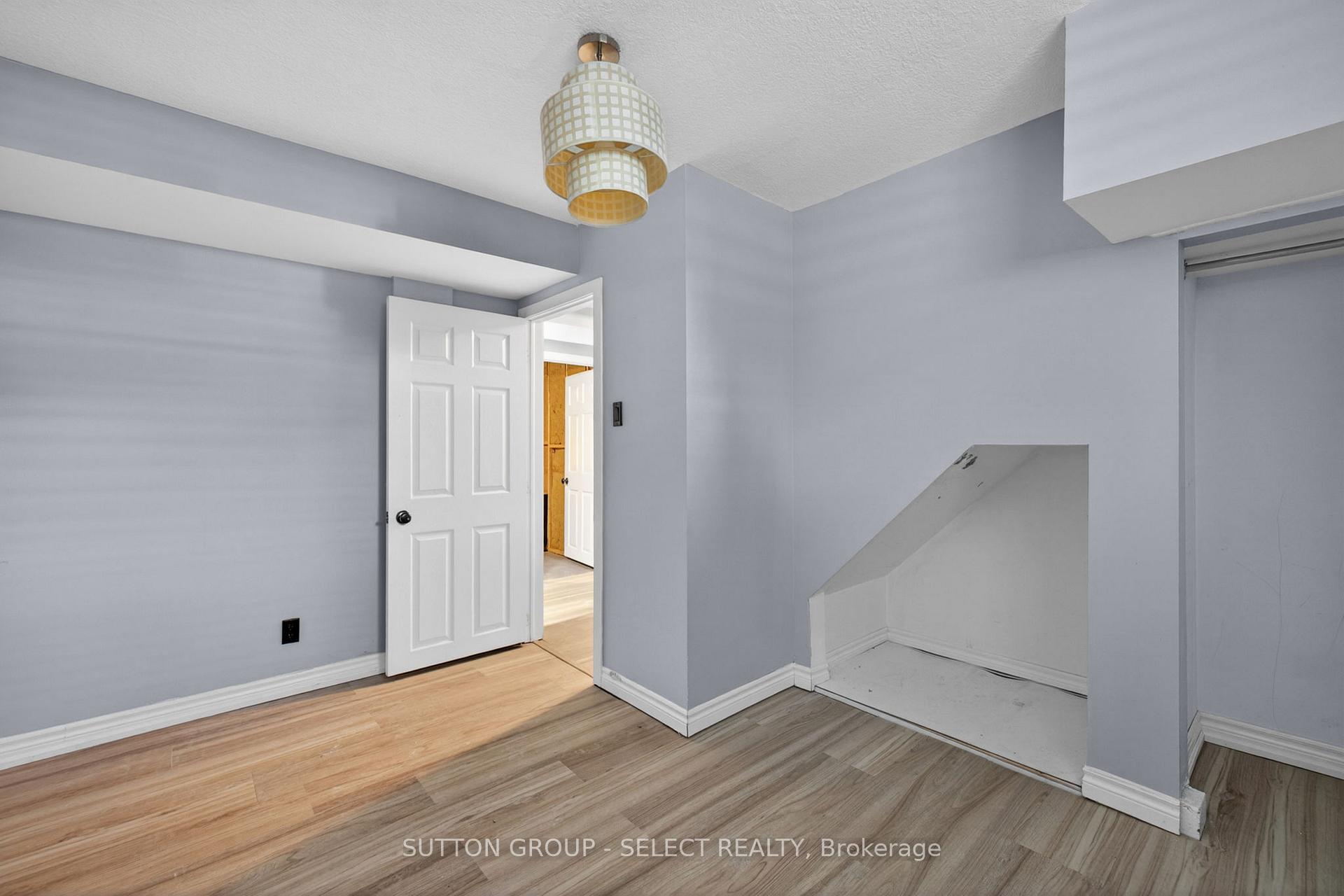 Photo 22 of 198 Arlington Crescent, London, South J — HOMEH