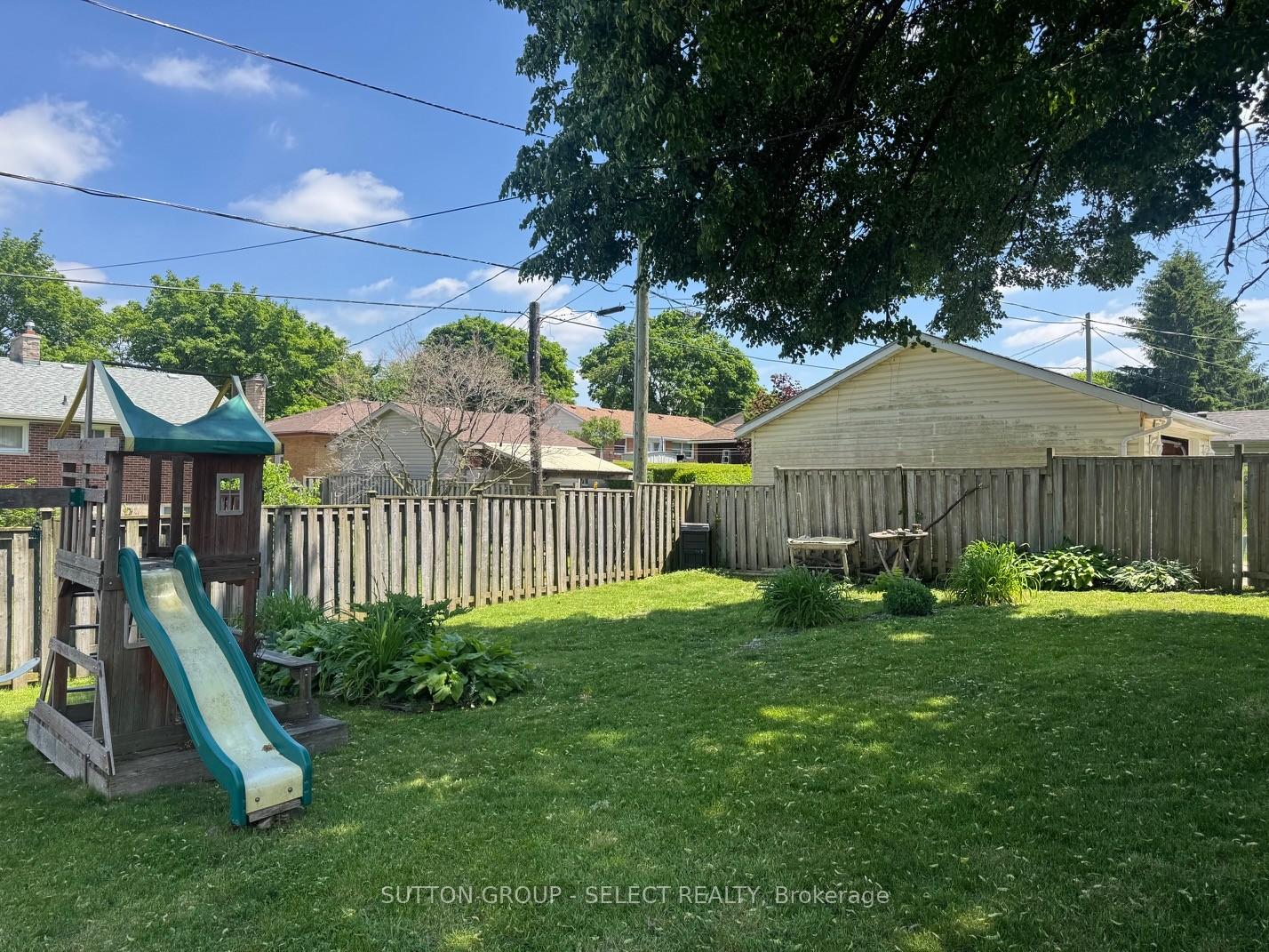 Photo 25 of 198 Arlington Crescent, London, South J — HOMEH