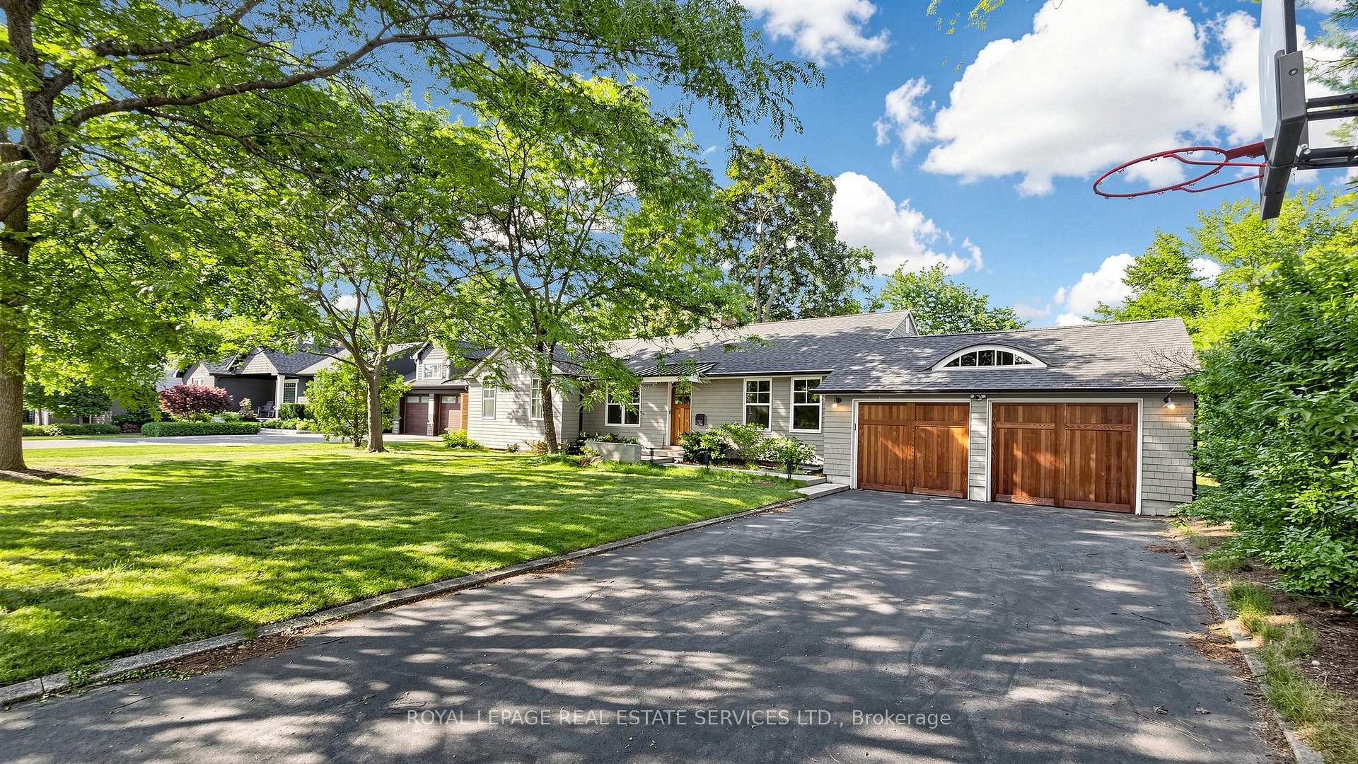 Photo 2 of 255 Oakwood Crescent, Oakville, Central — HOMEH