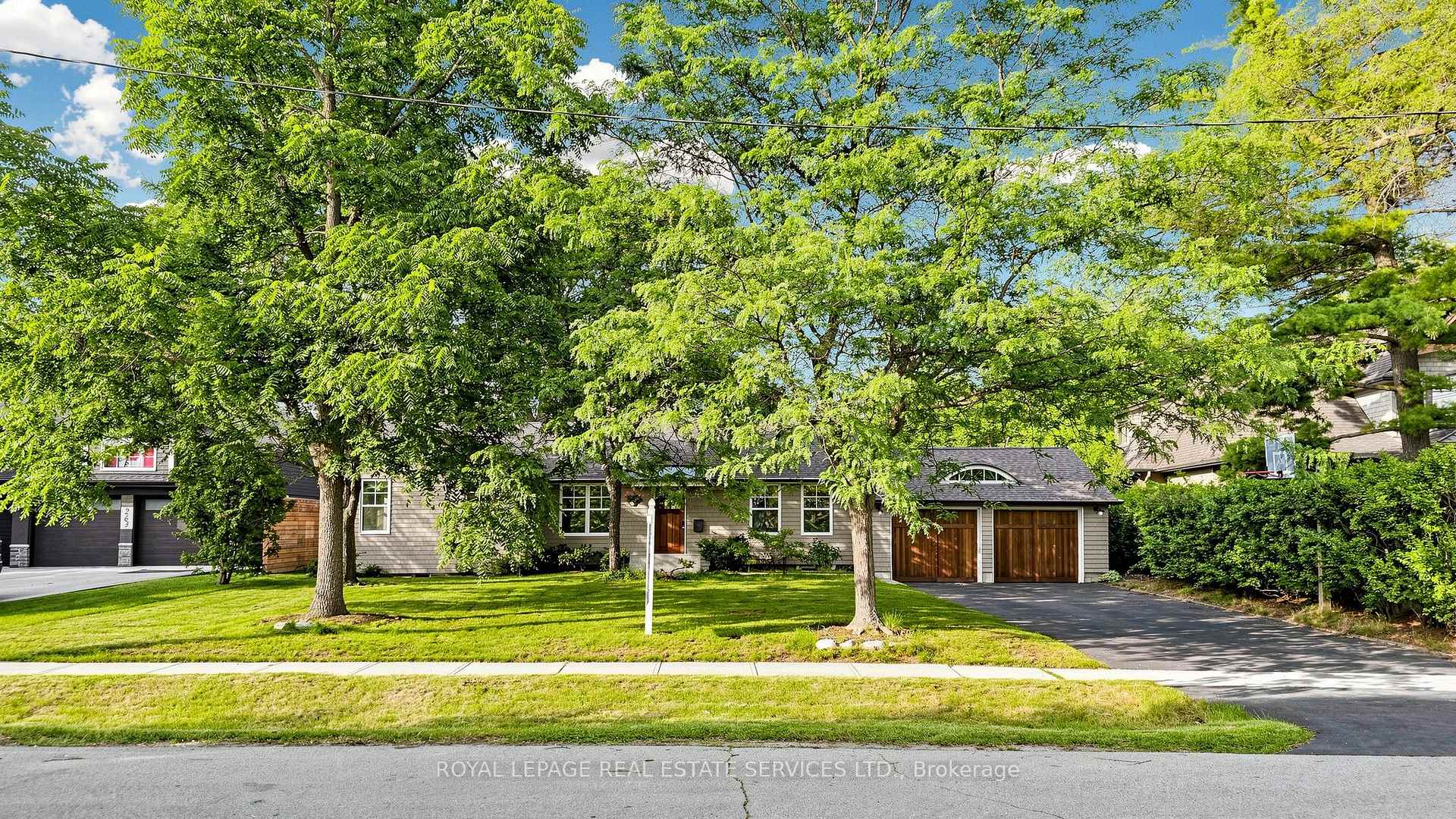 Photo 3 of 255 Oakwood Crescent, Oakville, Central — HOMEH