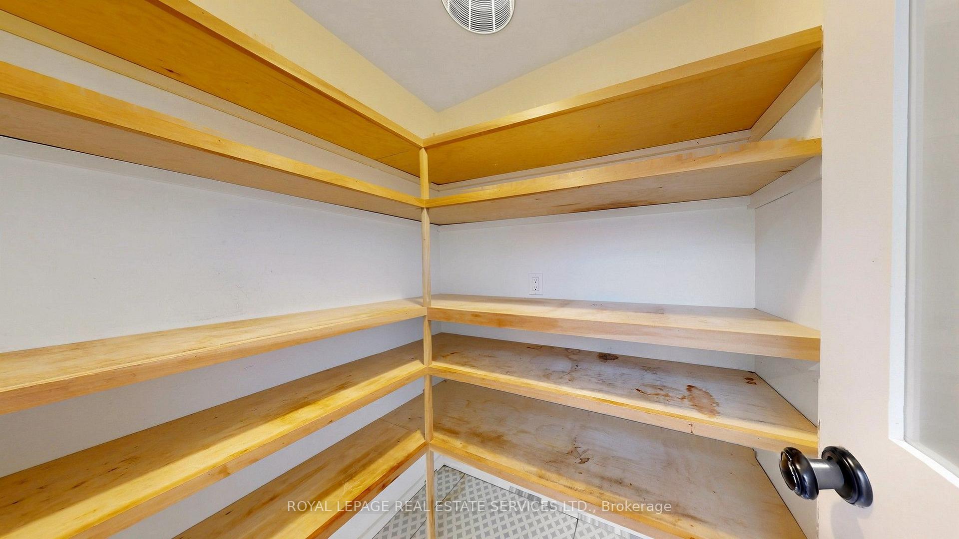 Photo 19 of 255 Oakwood Crescent, Oakville, Central — HOMEH