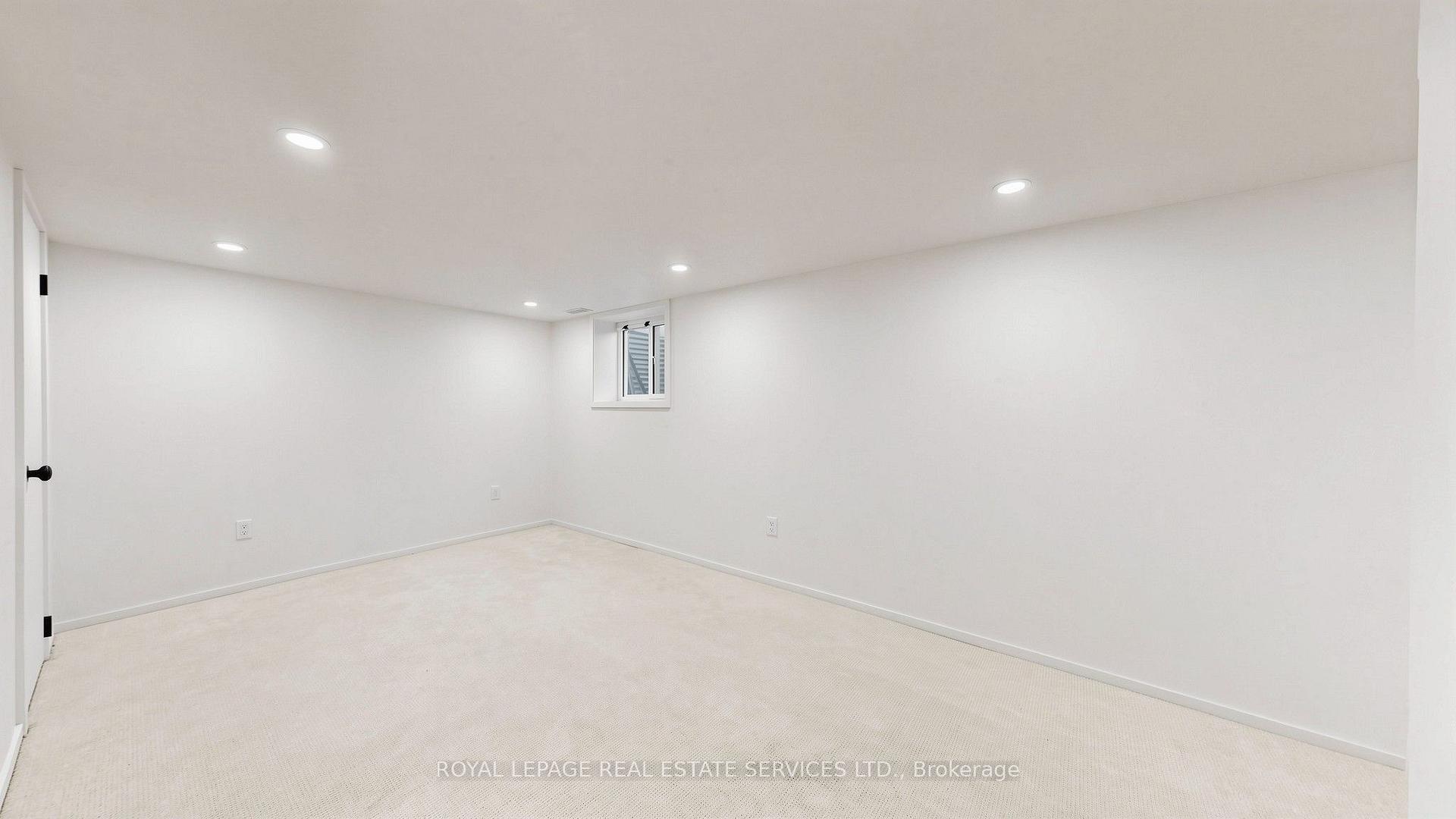 Photo 32 of 255 Oakwood Crescent, Oakville, Central — HOMEH
