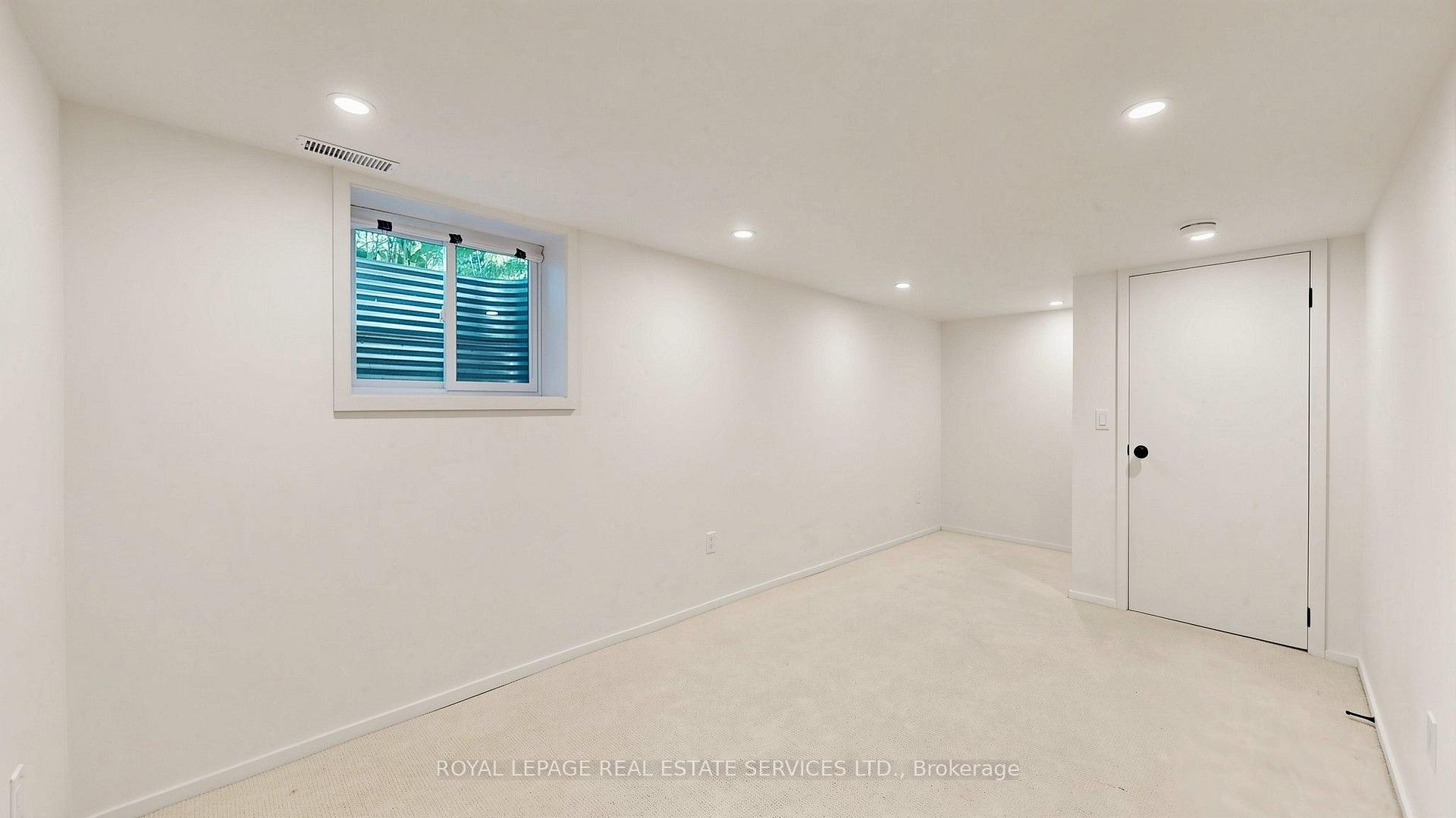 Photo 33 of 255 Oakwood Crescent, Oakville, Central — HOMEH