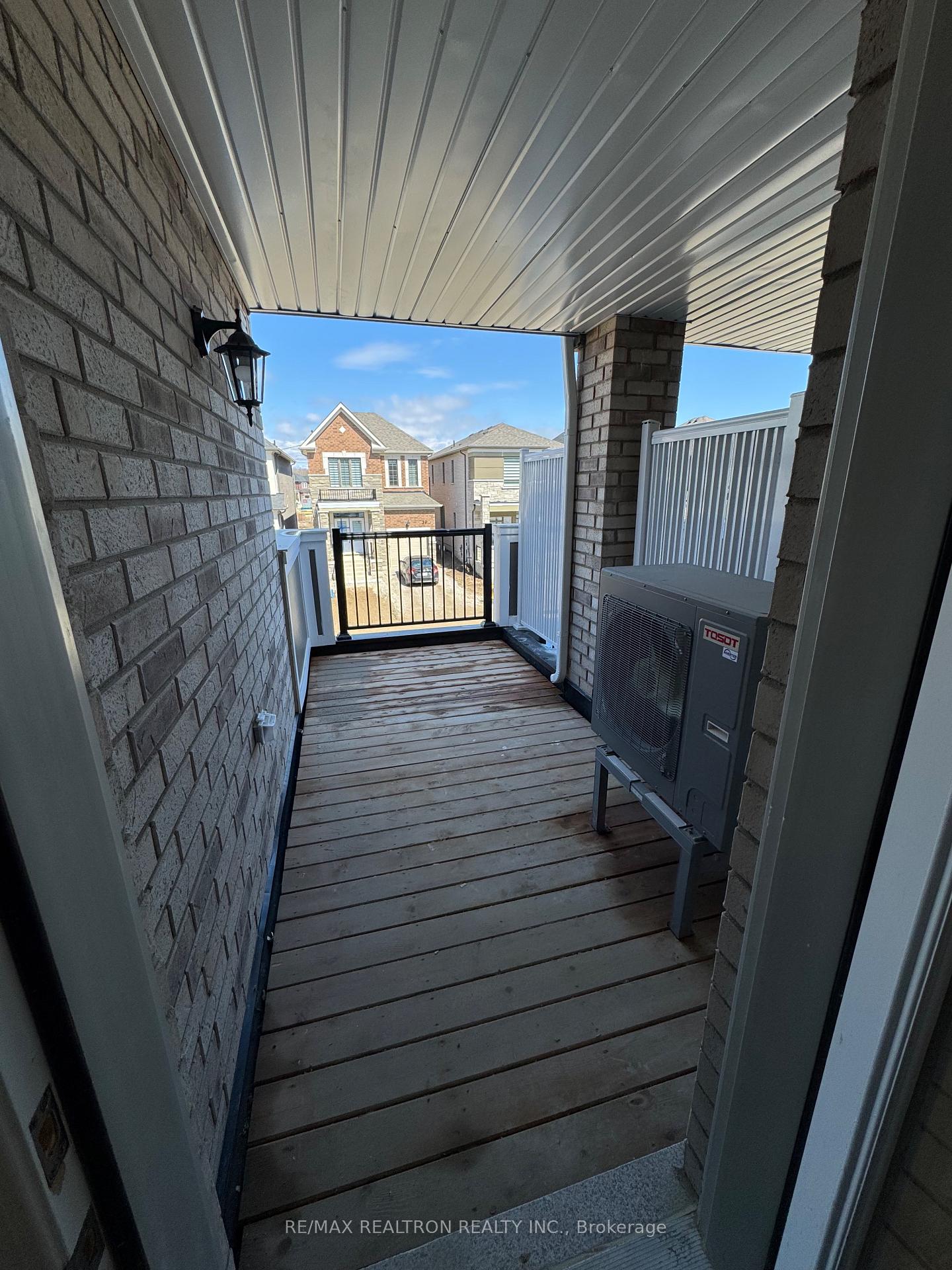 Photo 5 of 40 Ennerdale Street, Barrie, Rural Barrie Southwest — HOMEH