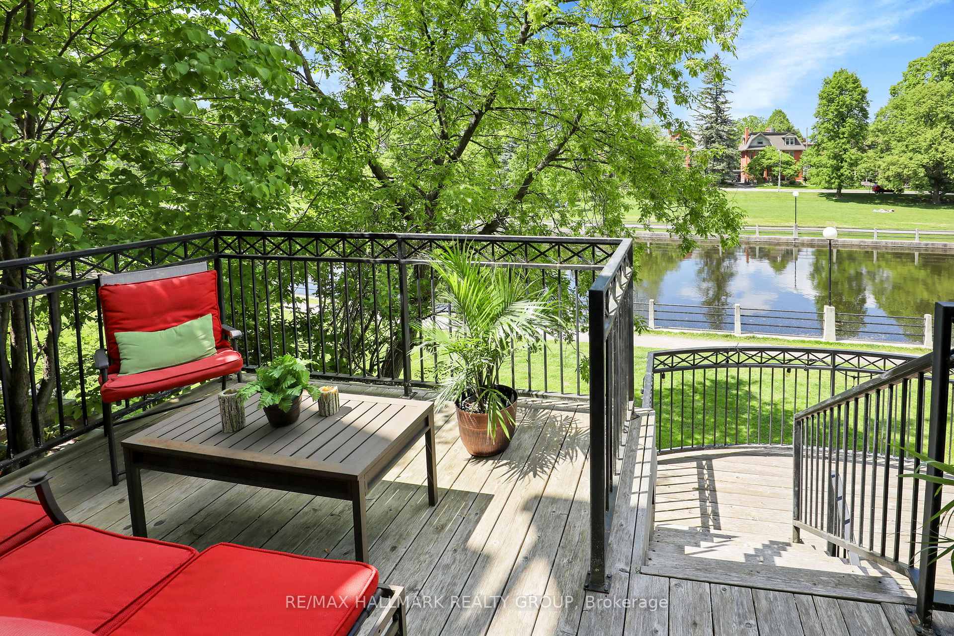 Photo 3 of 49B First Avenue, Ottawa, Glebe — HOMEH