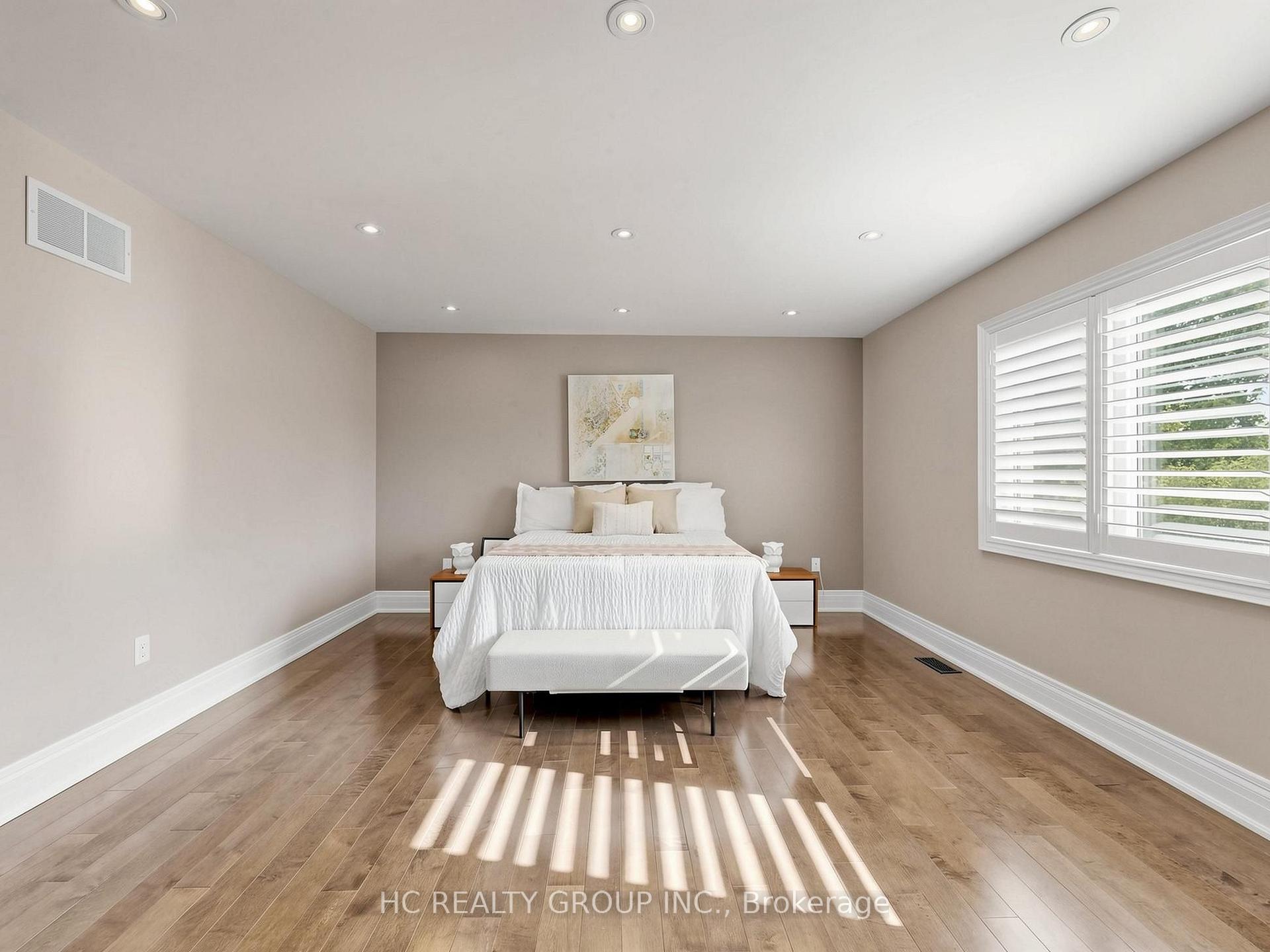 Photo 16 of 120 Upper Post Road, Vaughan, Patterson — HOMEH