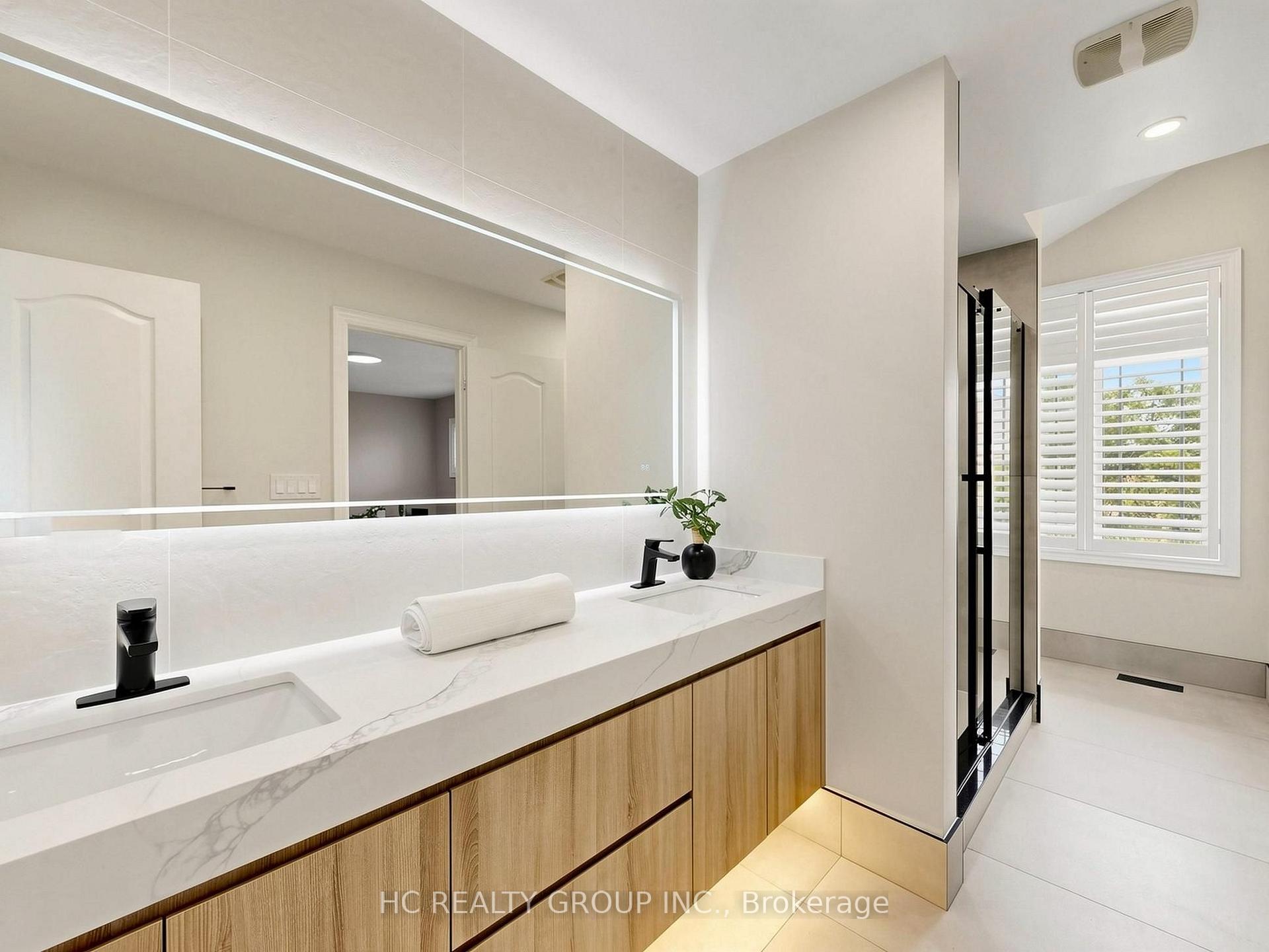 Photo 26 of 120 Upper Post Road, Vaughan, Patterson — HOMEH