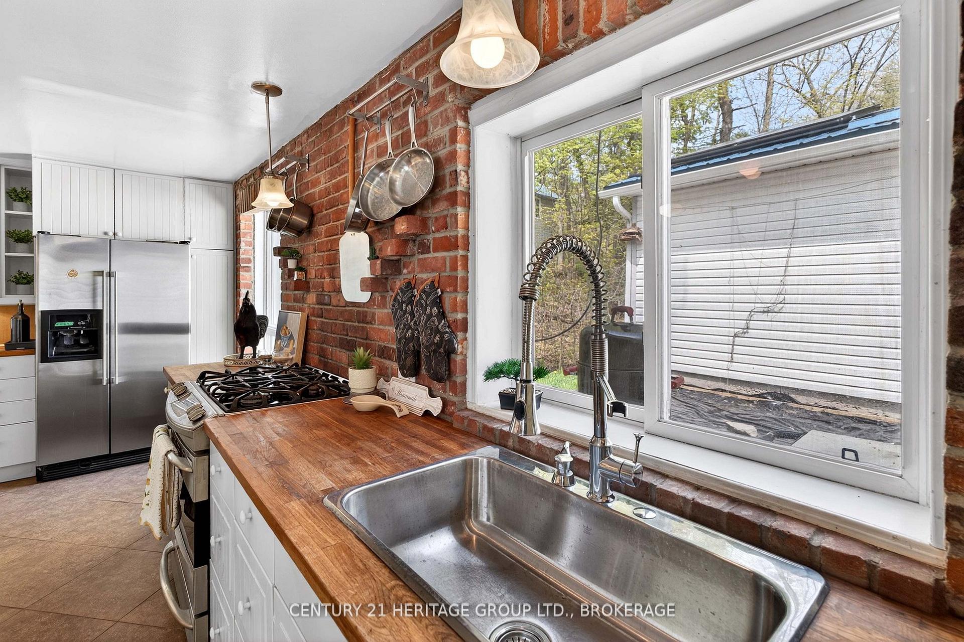Photo 8 of 1726 Turcotte Lane, Kingston, City North of 401 — HOMEH