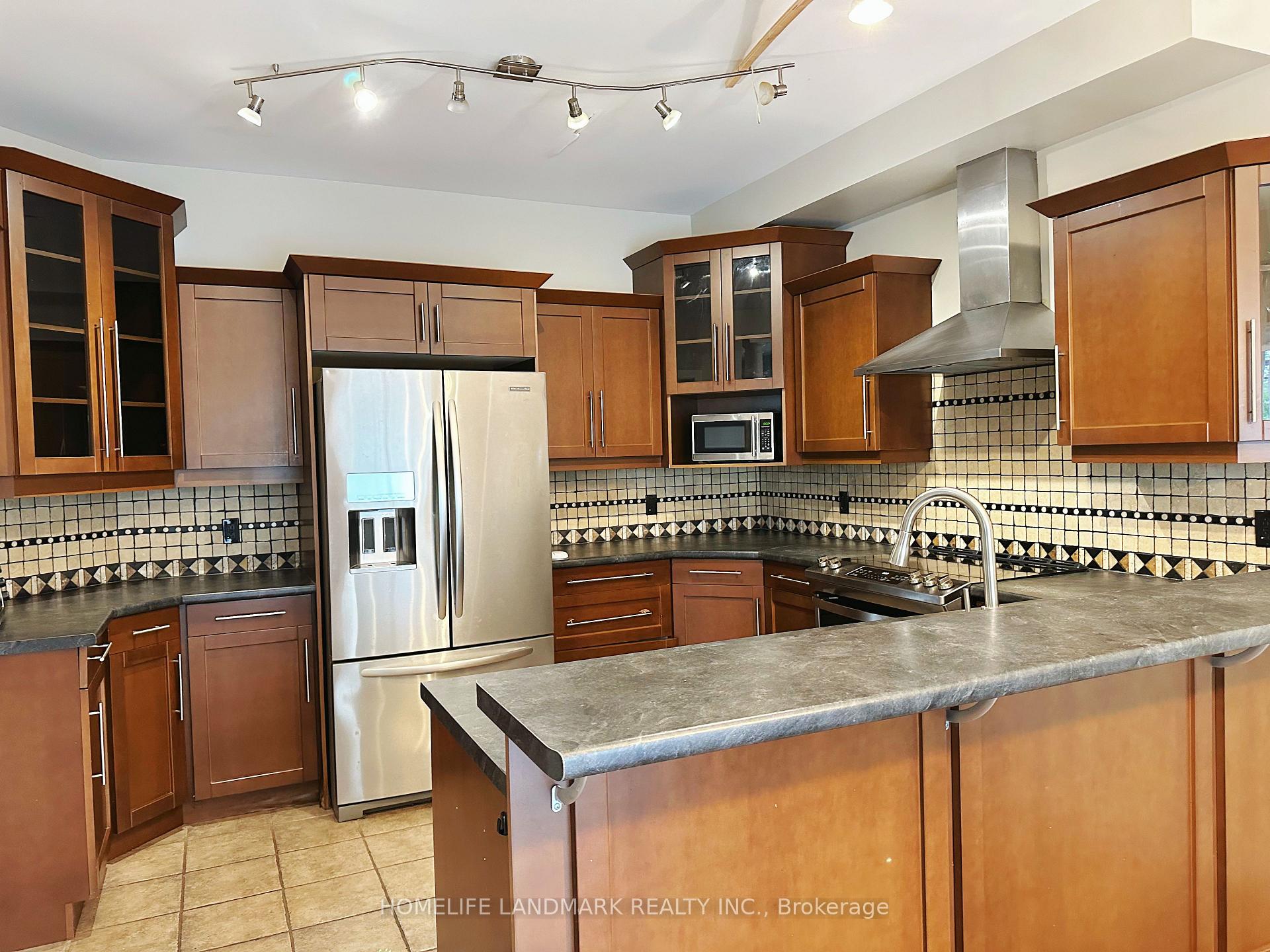 Photo 4 of 388 Berryhill Drive, London, North B — HOMEH