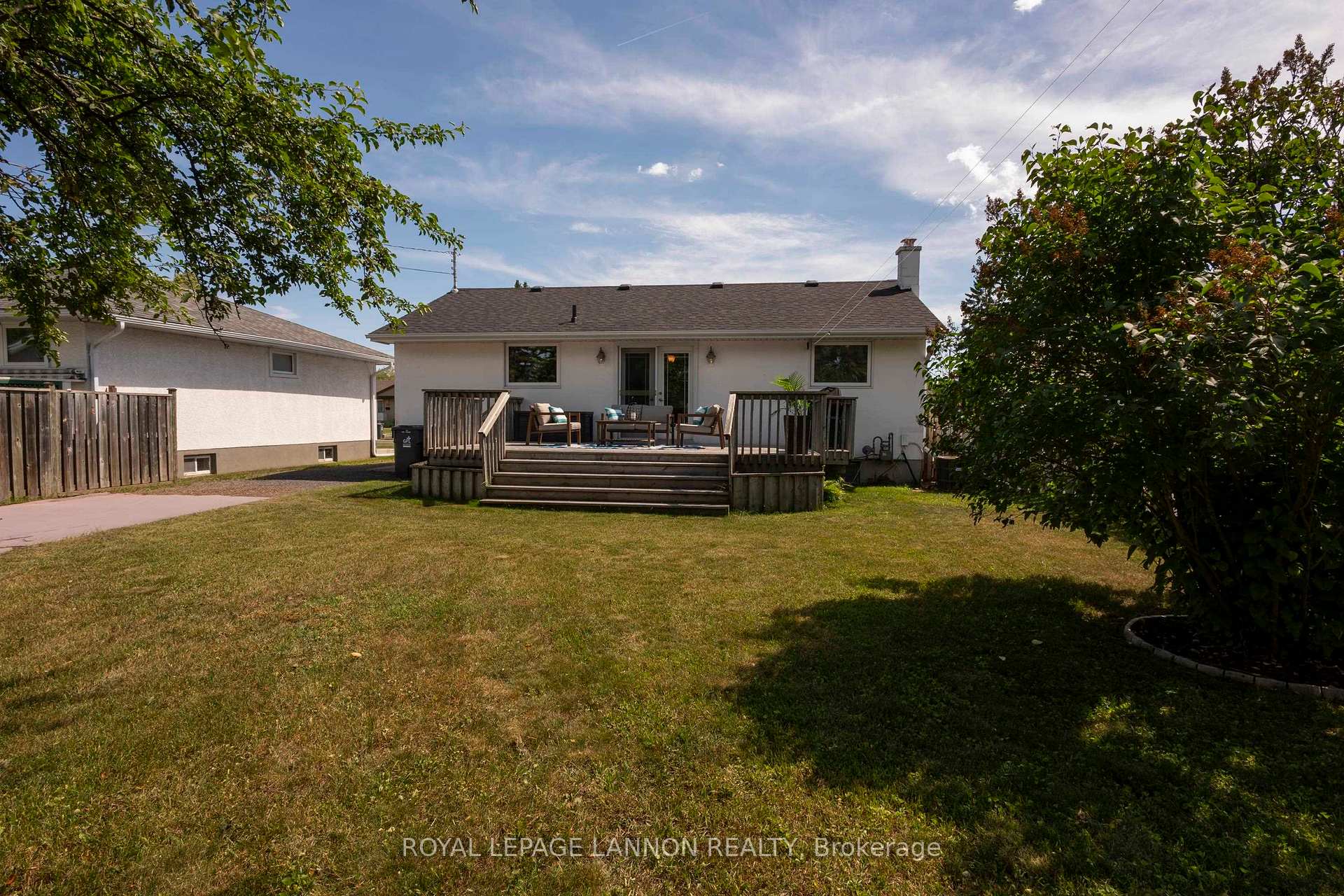 Photo 2 of 113 Isabella St. W. W, Thunder Bay, Green Acres — HOMEH