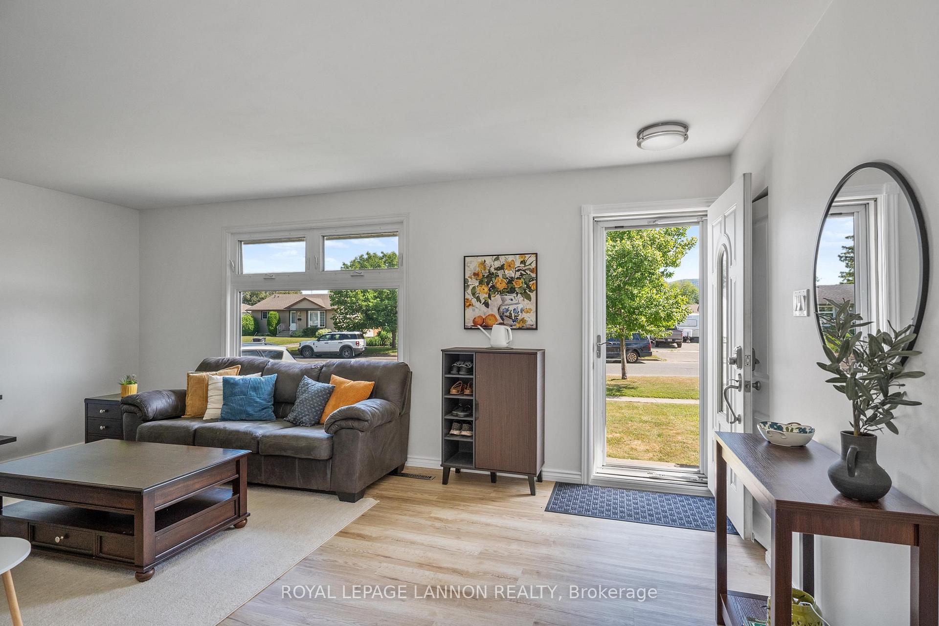 Photo 7 of 113 Isabella St. W. W, Thunder Bay, Green Acres — HOMEH