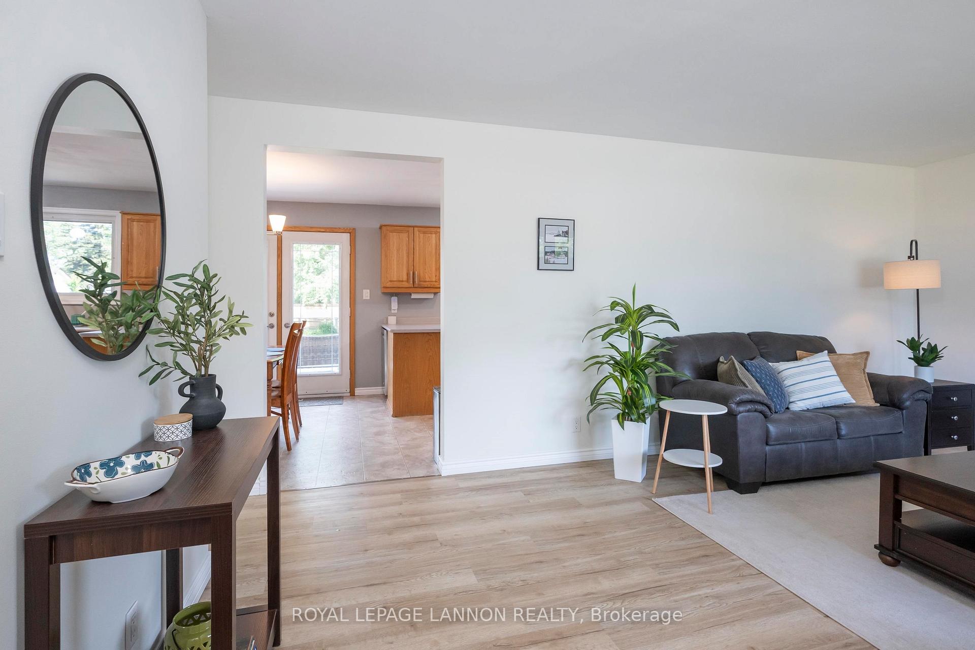 Photo 11 of 113 Isabella St. W. W, Thunder Bay, Green Acres — HOMEH