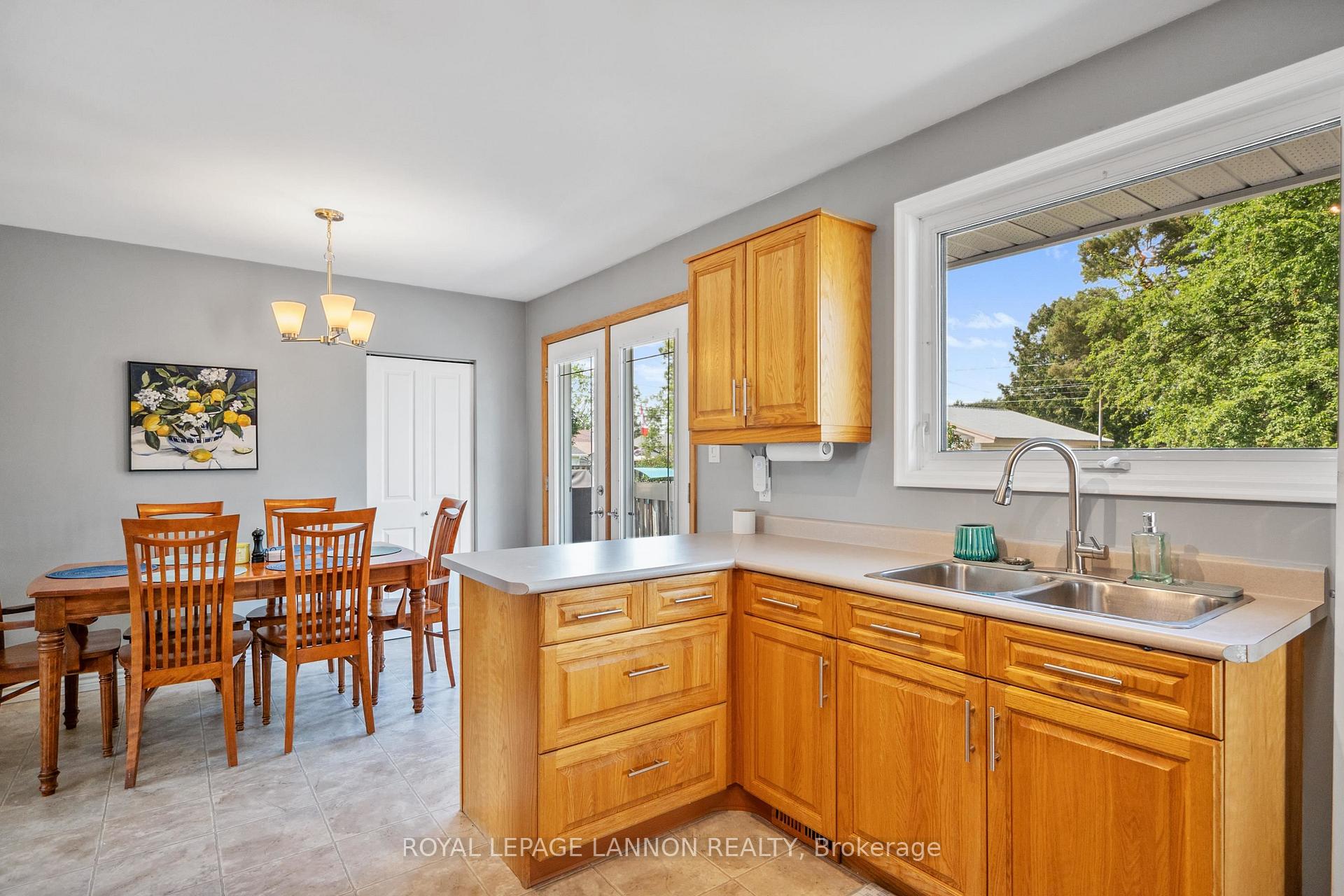 Photo 15 of 113 Isabella St. W. W, Thunder Bay, Green Acres — HOMEH