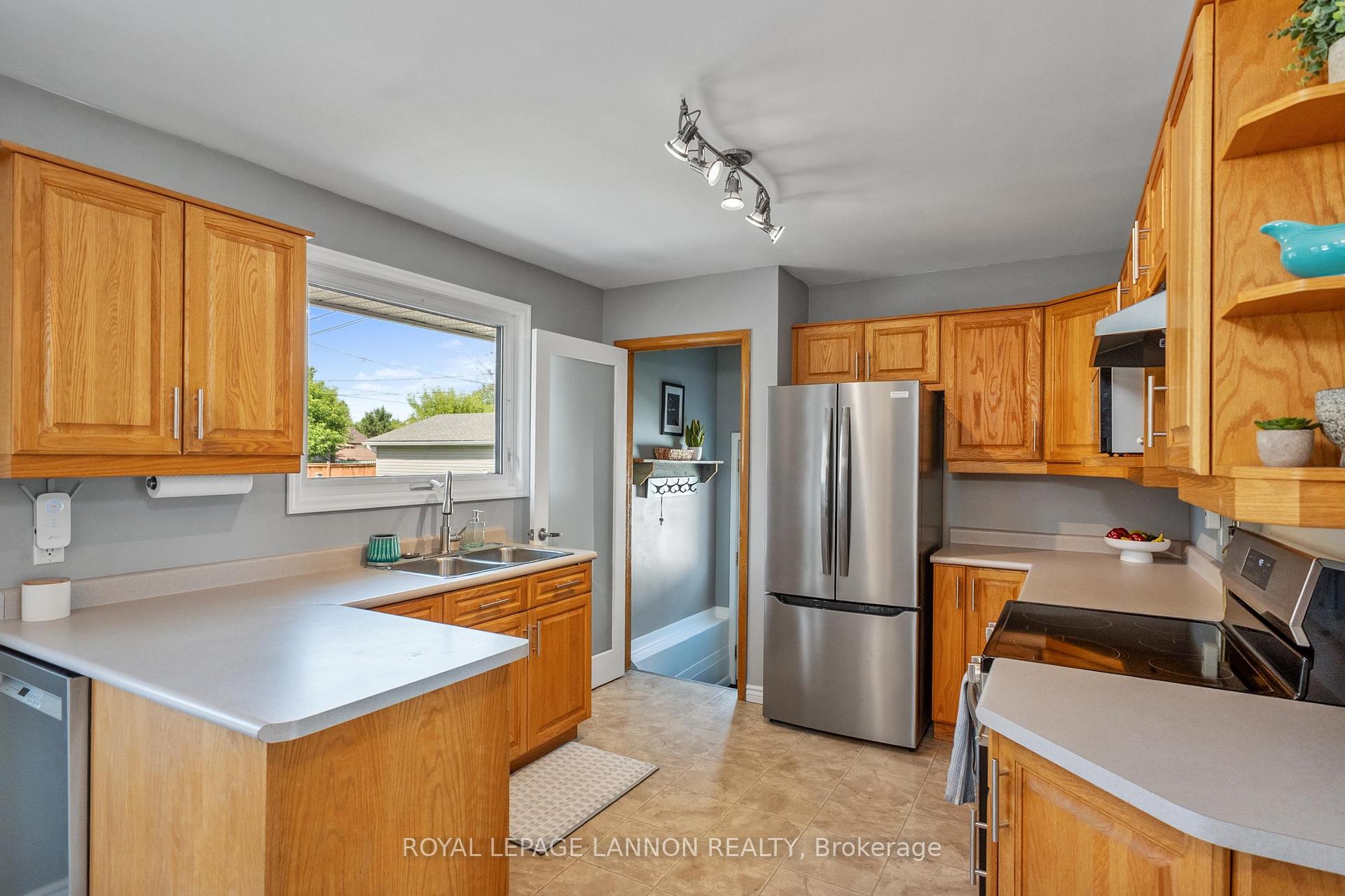 Photo 16 of 113 Isabella St. W. W, Thunder Bay, Green Acres — HOMEH