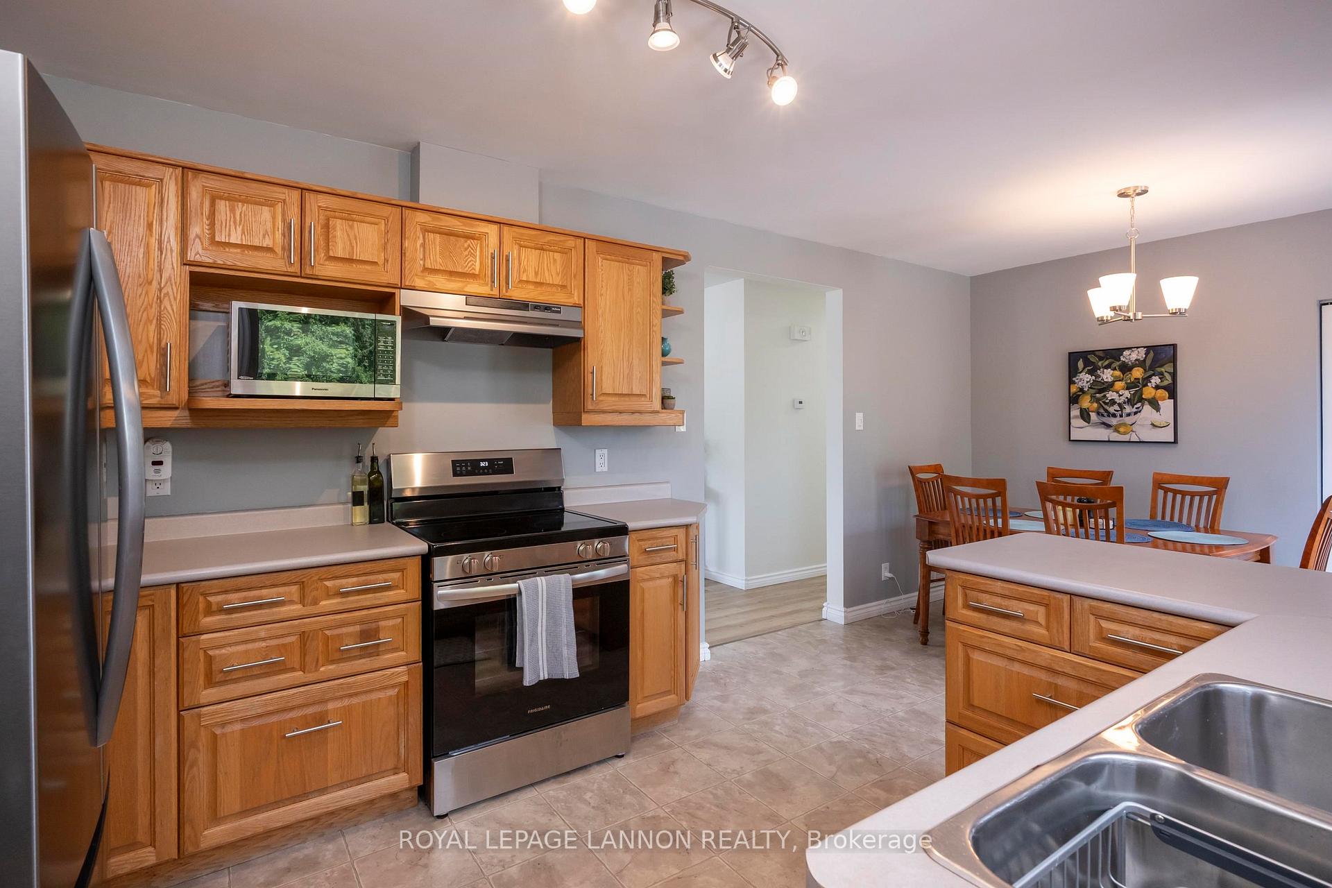 Photo 19 of 113 Isabella St. W. W, Thunder Bay, Green Acres — HOMEH