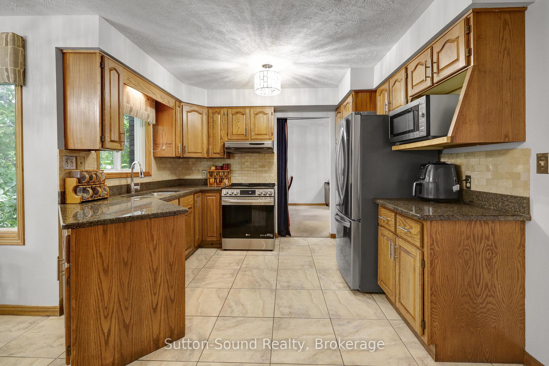 Photo 10 of 460 8TH Avenue E, Owen Sound — HOMEH