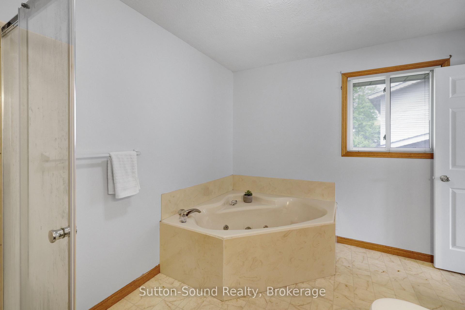 Photo 28 of 460 8TH Avenue E, Owen Sound — HOMEH