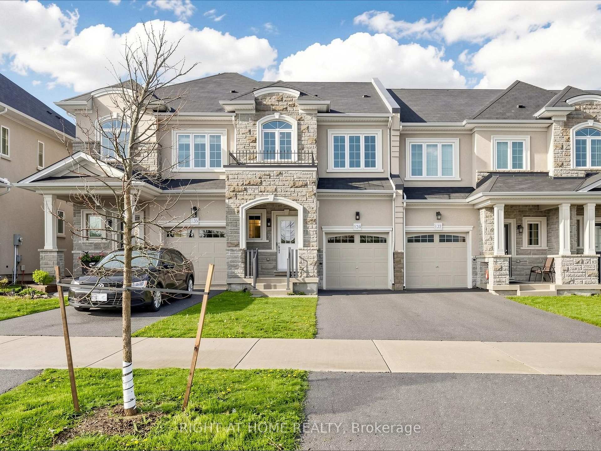 Photo 1 of 124 Mosaic Drive, Hamilton, Waterdown — HOMEH