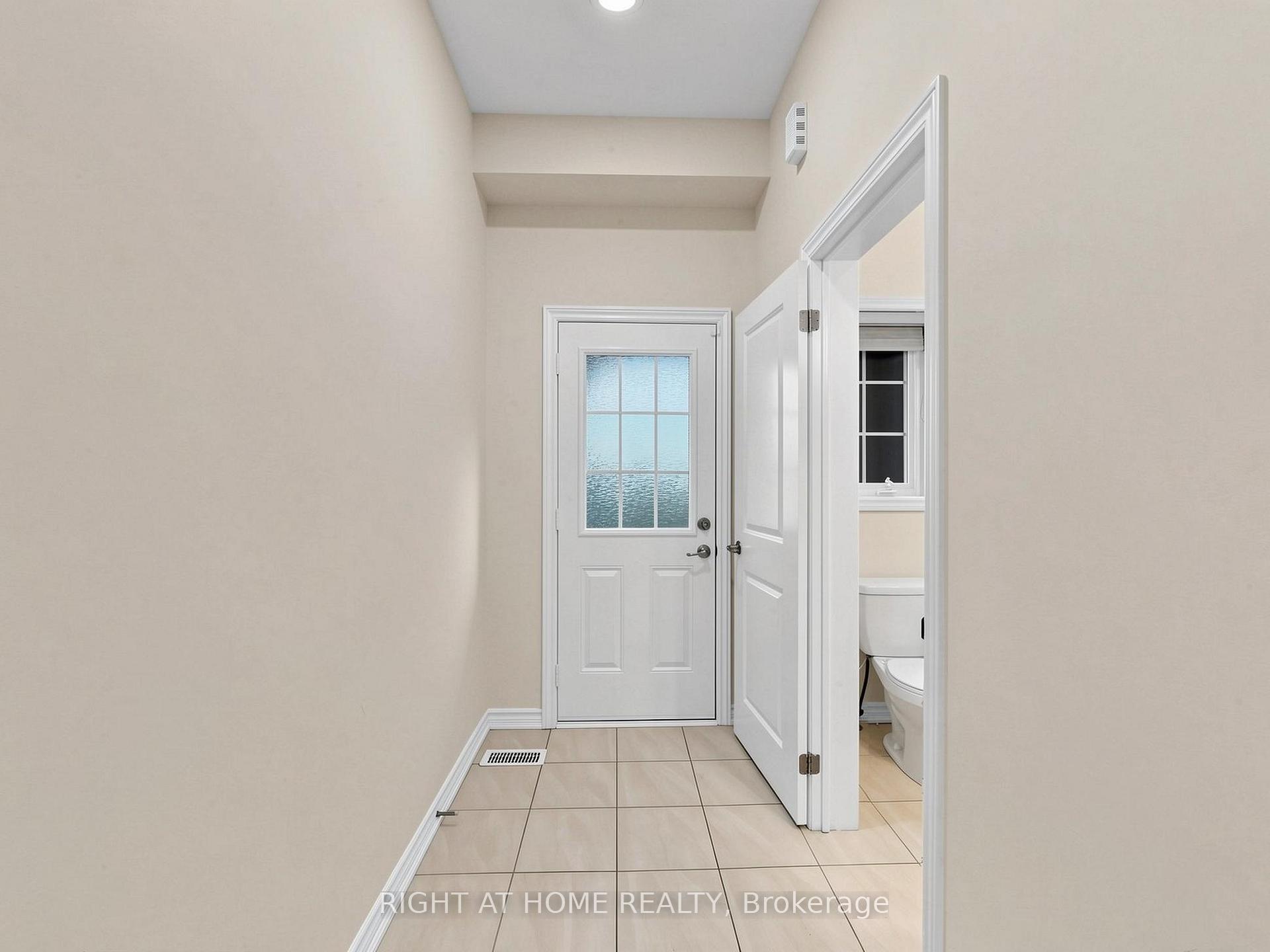 Photo 5 of 124 Mosaic Drive, Hamilton, Waterdown — HOMEH