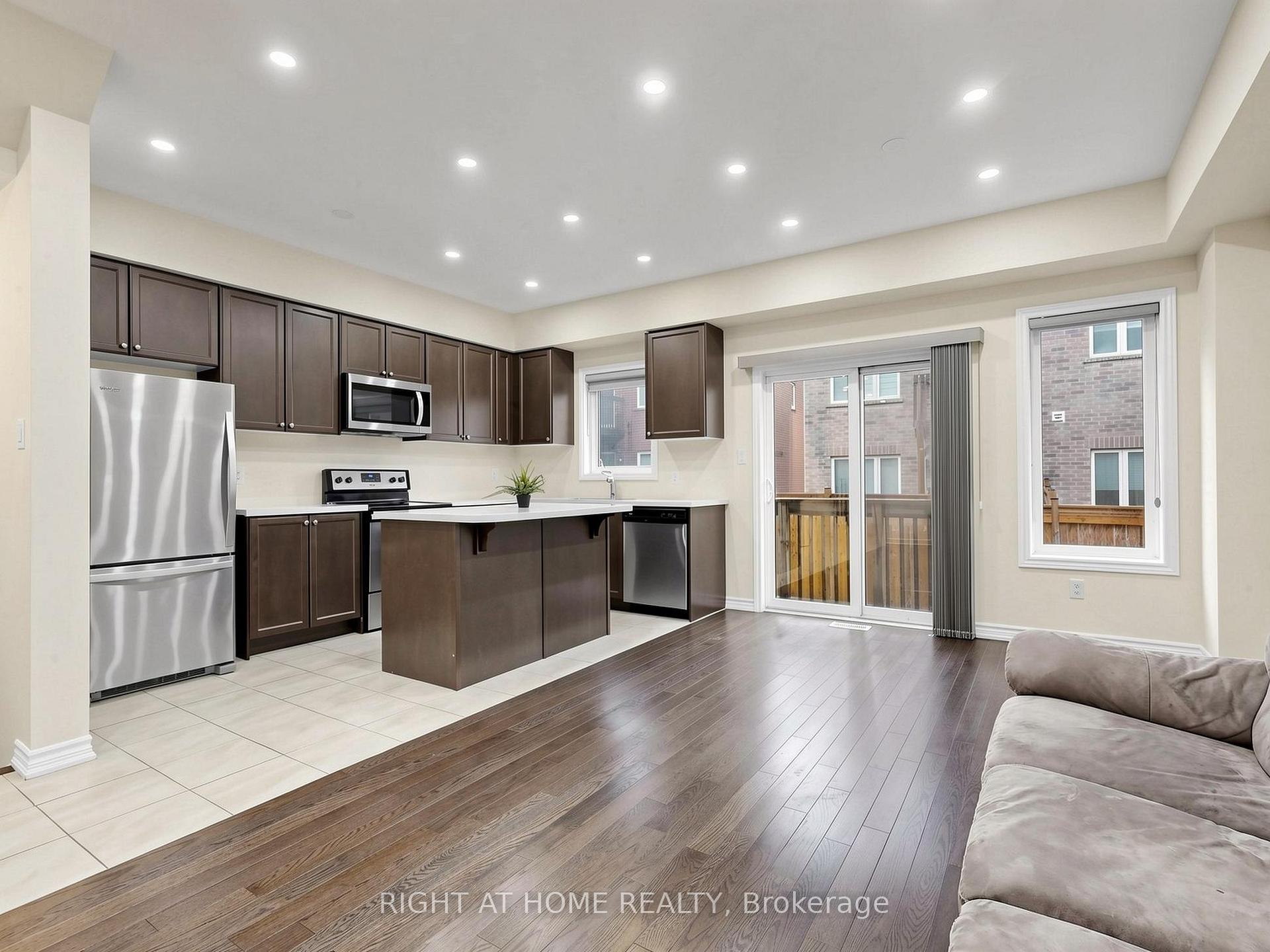 Photo 8 of 124 Mosaic Drive, Hamilton, Waterdown — HOMEH