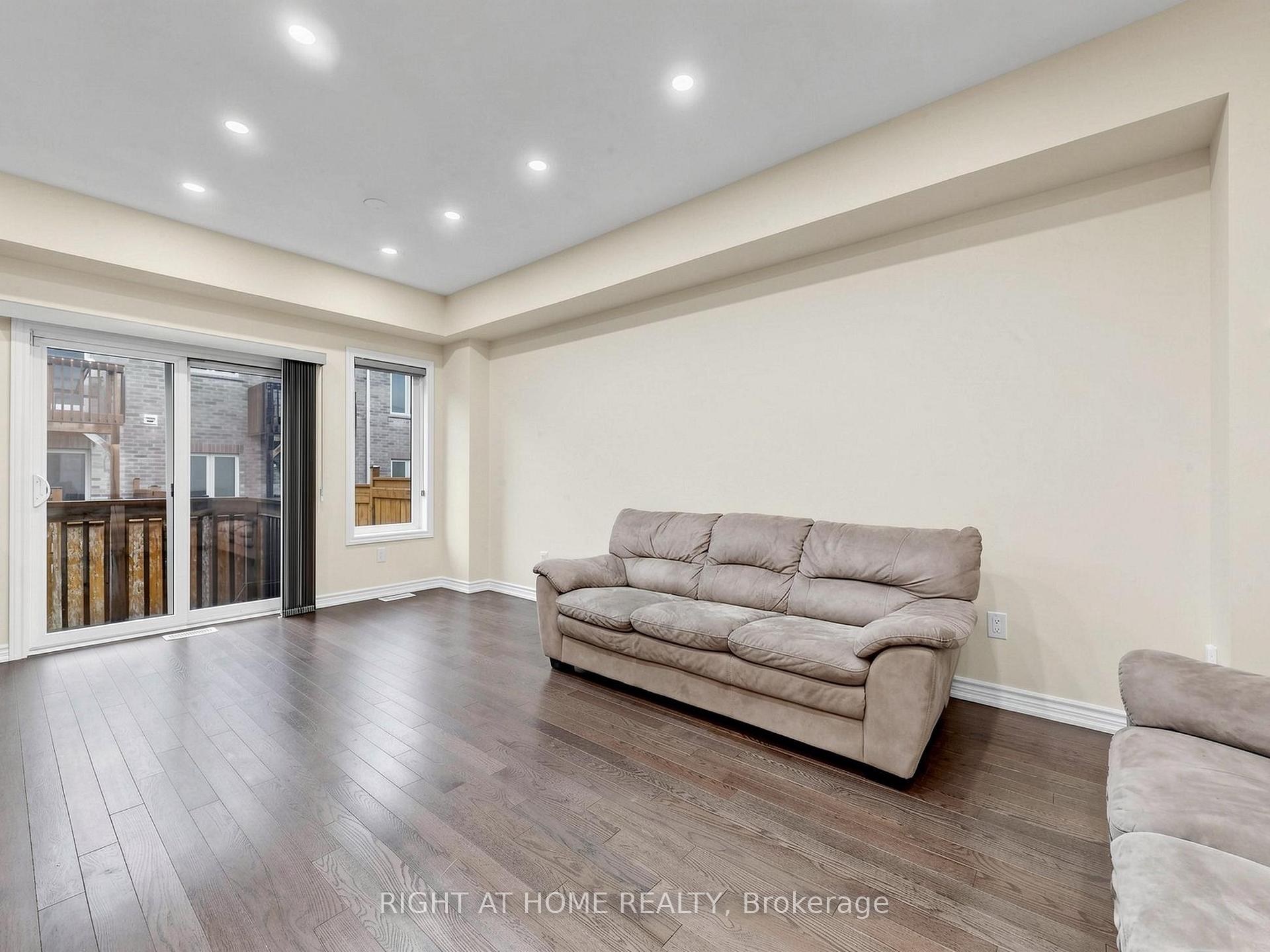 Photo 10 of 124 Mosaic Drive, Hamilton, Waterdown — HOMEH
