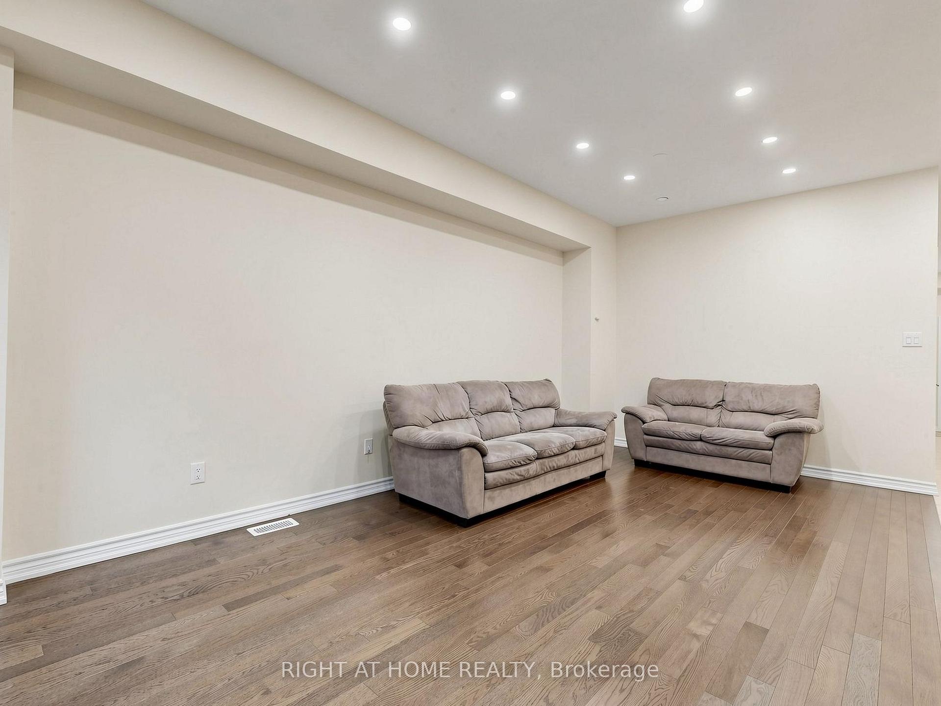 Photo 11 of 124 Mosaic Drive, Hamilton, Waterdown — HOMEH