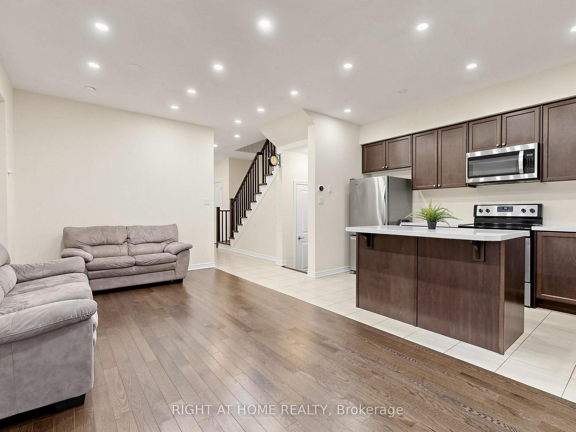 Photo 12 of 124 Mosaic Drive, Hamilton, Waterdown — HOMEH