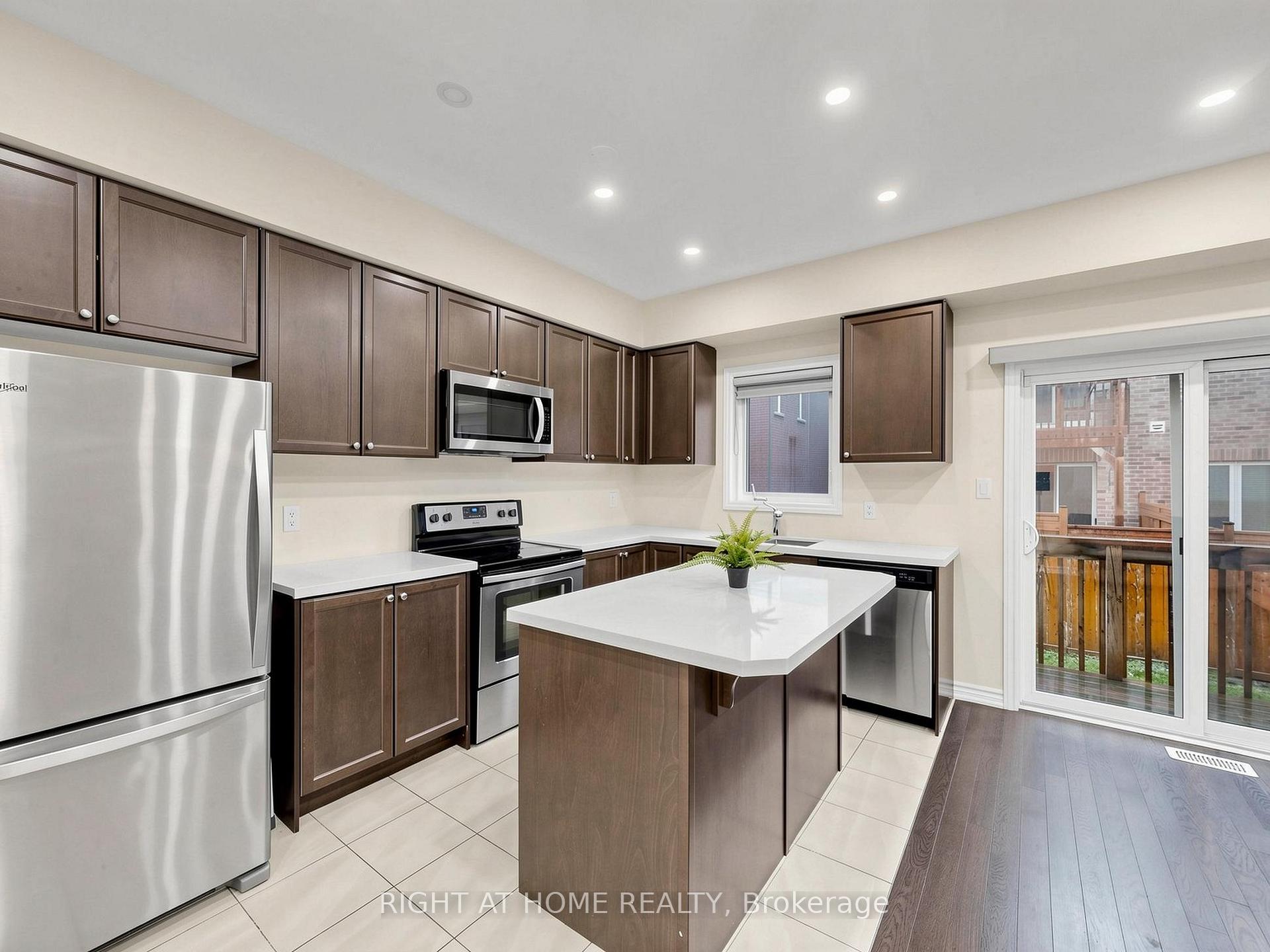 Photo 13 of 124 Mosaic Drive, Hamilton, Waterdown — HOMEH