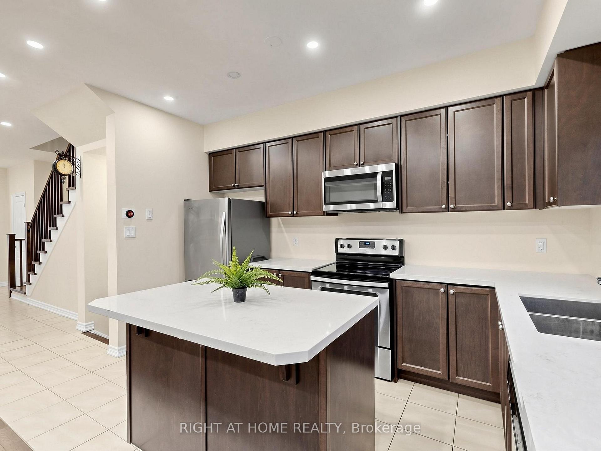 Photo 14 of 124 Mosaic Drive, Hamilton, Waterdown — HOMEH