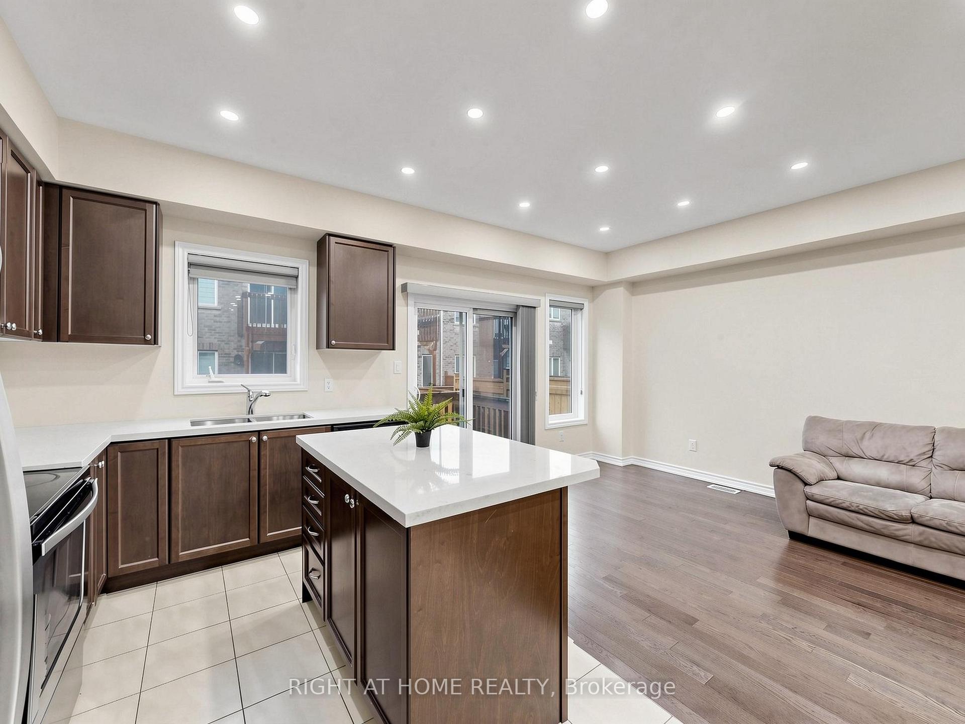 Photo 15 of 124 Mosaic Drive, Hamilton, Waterdown — HOMEH