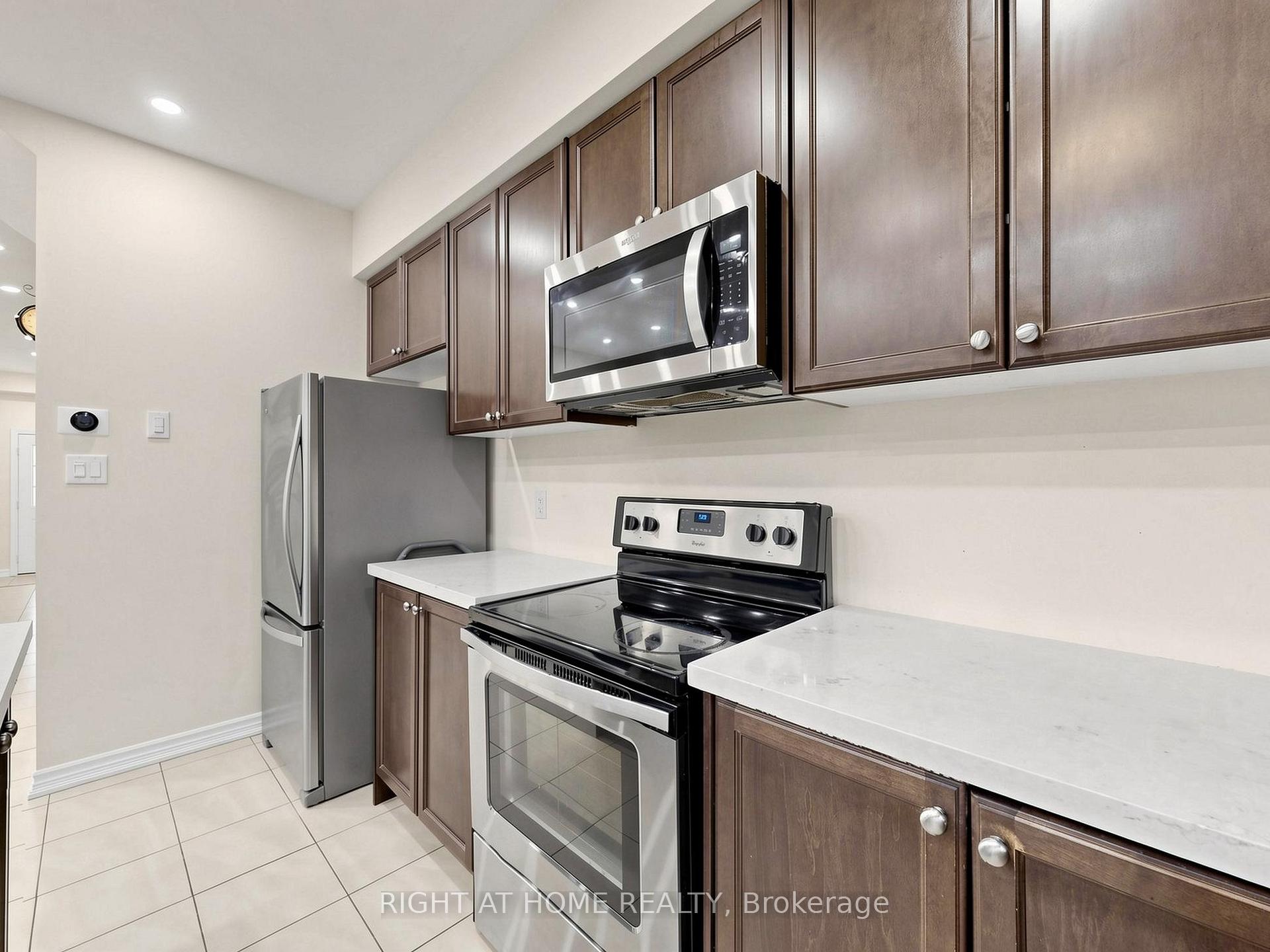 Photo 16 of 124 Mosaic Drive, Hamilton, Waterdown — HOMEH