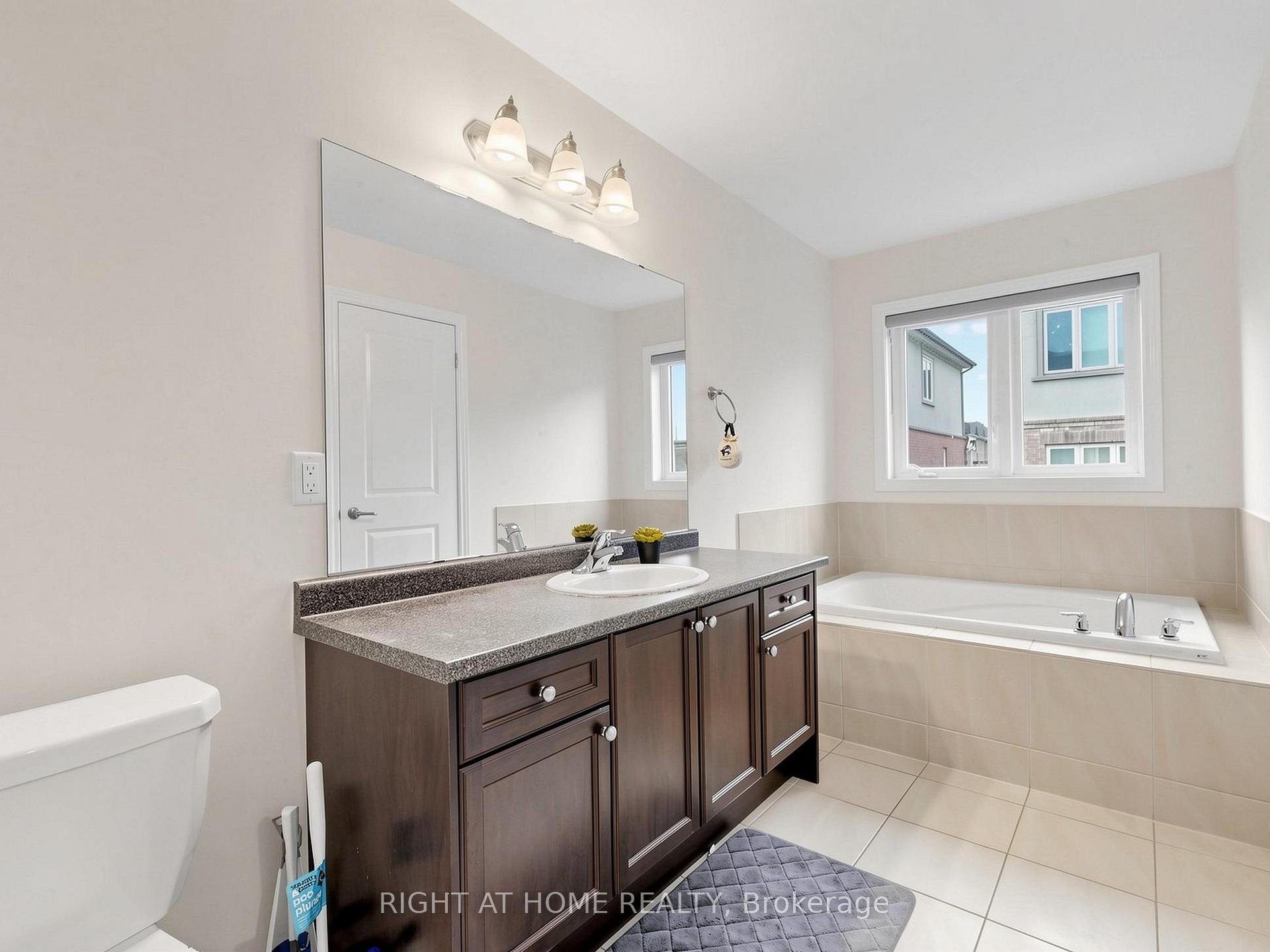 Photo 22 of 124 Mosaic Drive, Hamilton, Waterdown — HOMEH