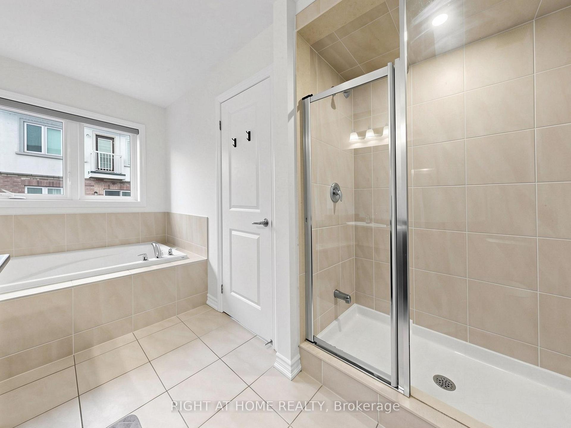 Photo 23 of 124 Mosaic Drive, Hamilton, Waterdown — HOMEH