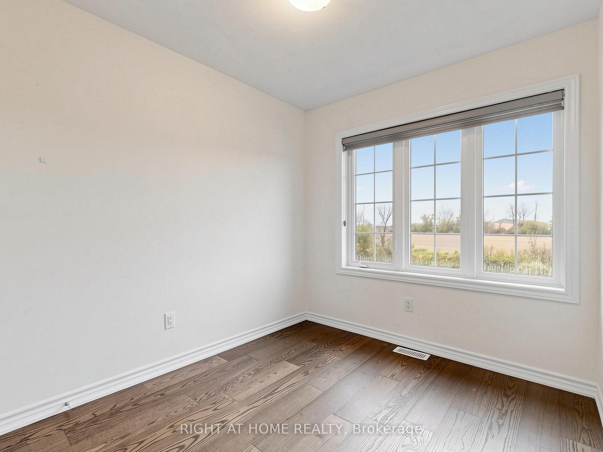 Photo 25 of 124 Mosaic Drive, Hamilton, Waterdown — HOMEH