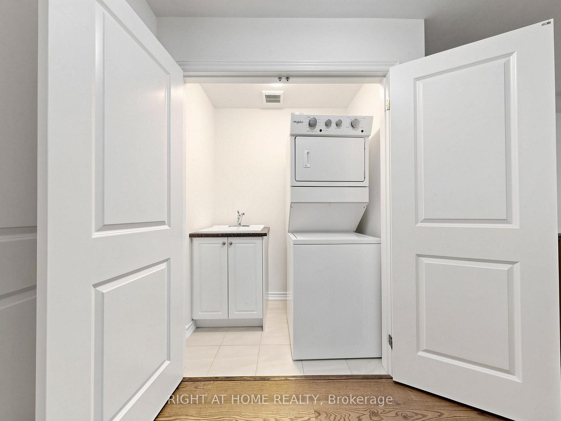 Photo 34 of 124 Mosaic Drive, Hamilton, Waterdown — HOMEH