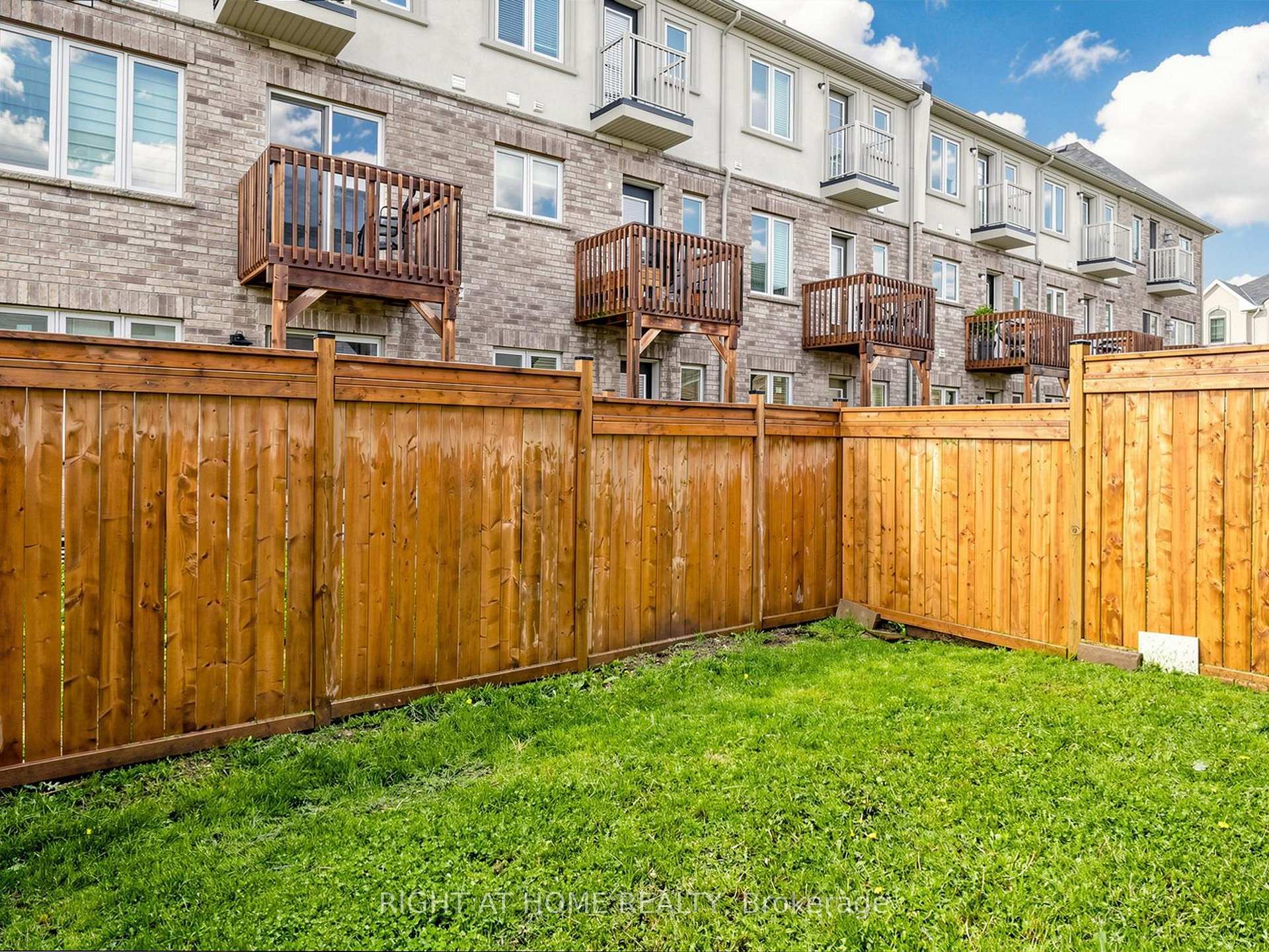 Photo 36 of 124 Mosaic Drive, Hamilton, Waterdown — HOMEH