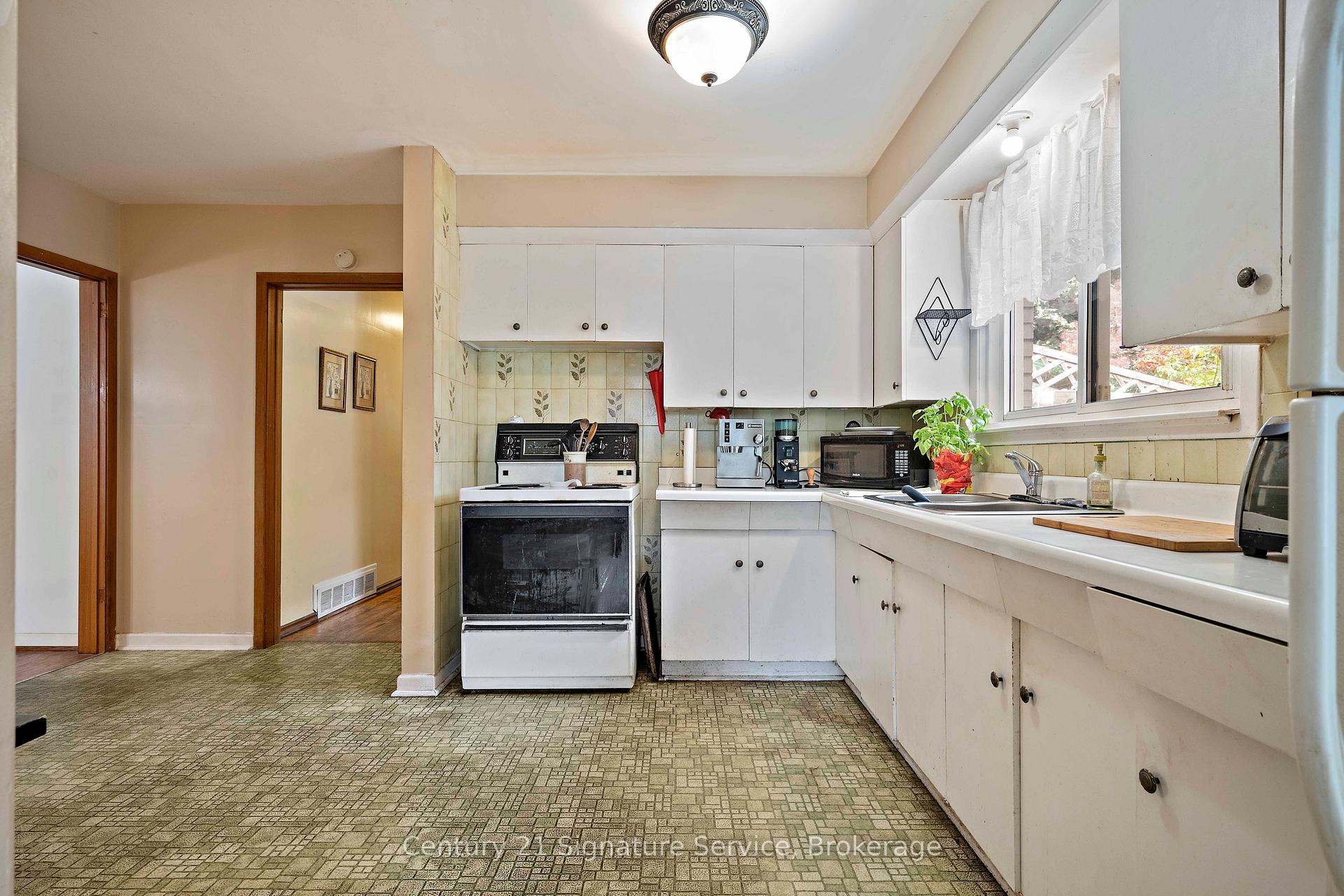 Photo 9 of 2150 Greenhurst Avenue, Mississauga, Lakeview — HOMEH