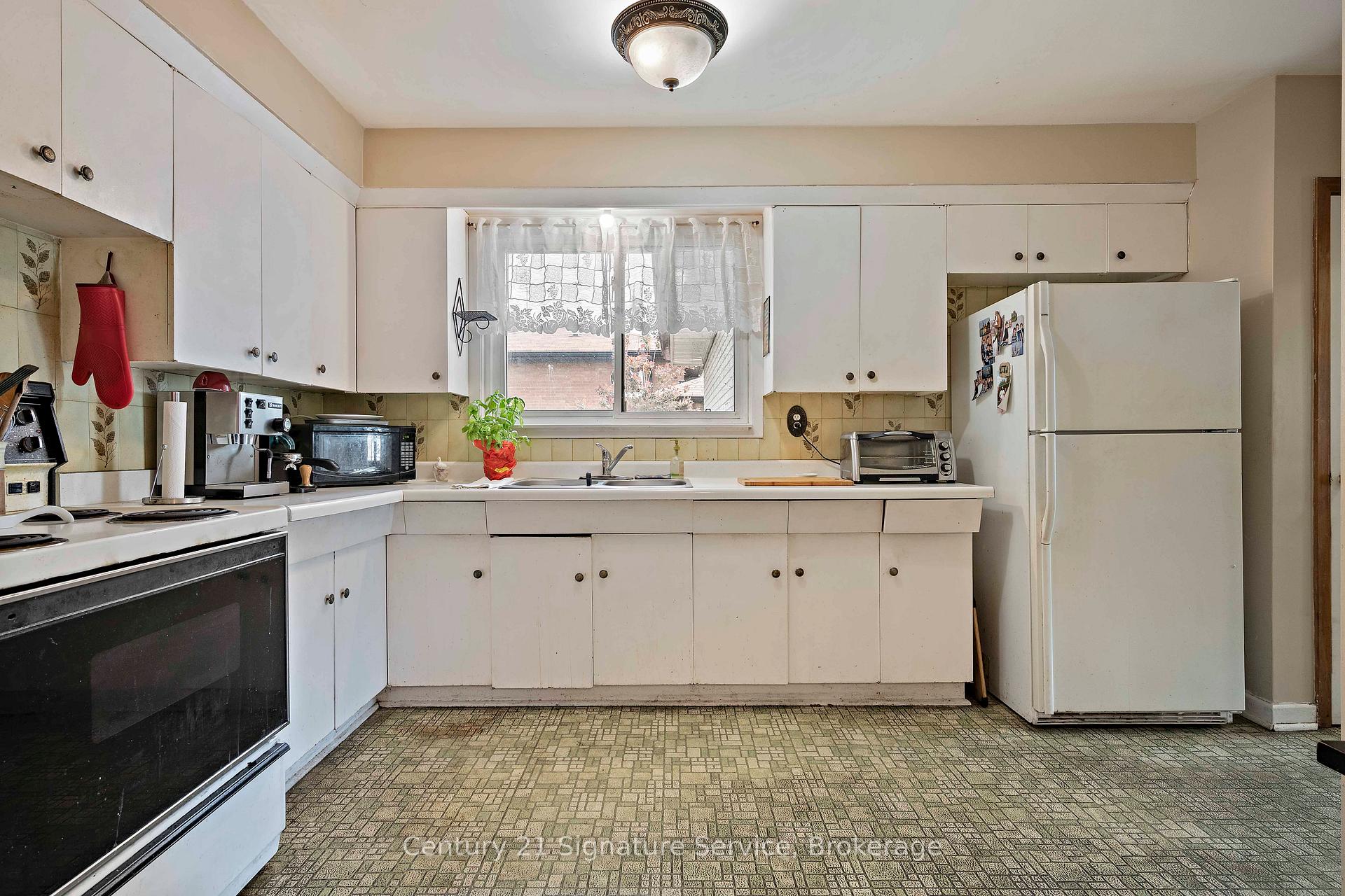 Photo 10 of 2150 Greenhurst Avenue, Mississauga, Lakeview — HOMEH