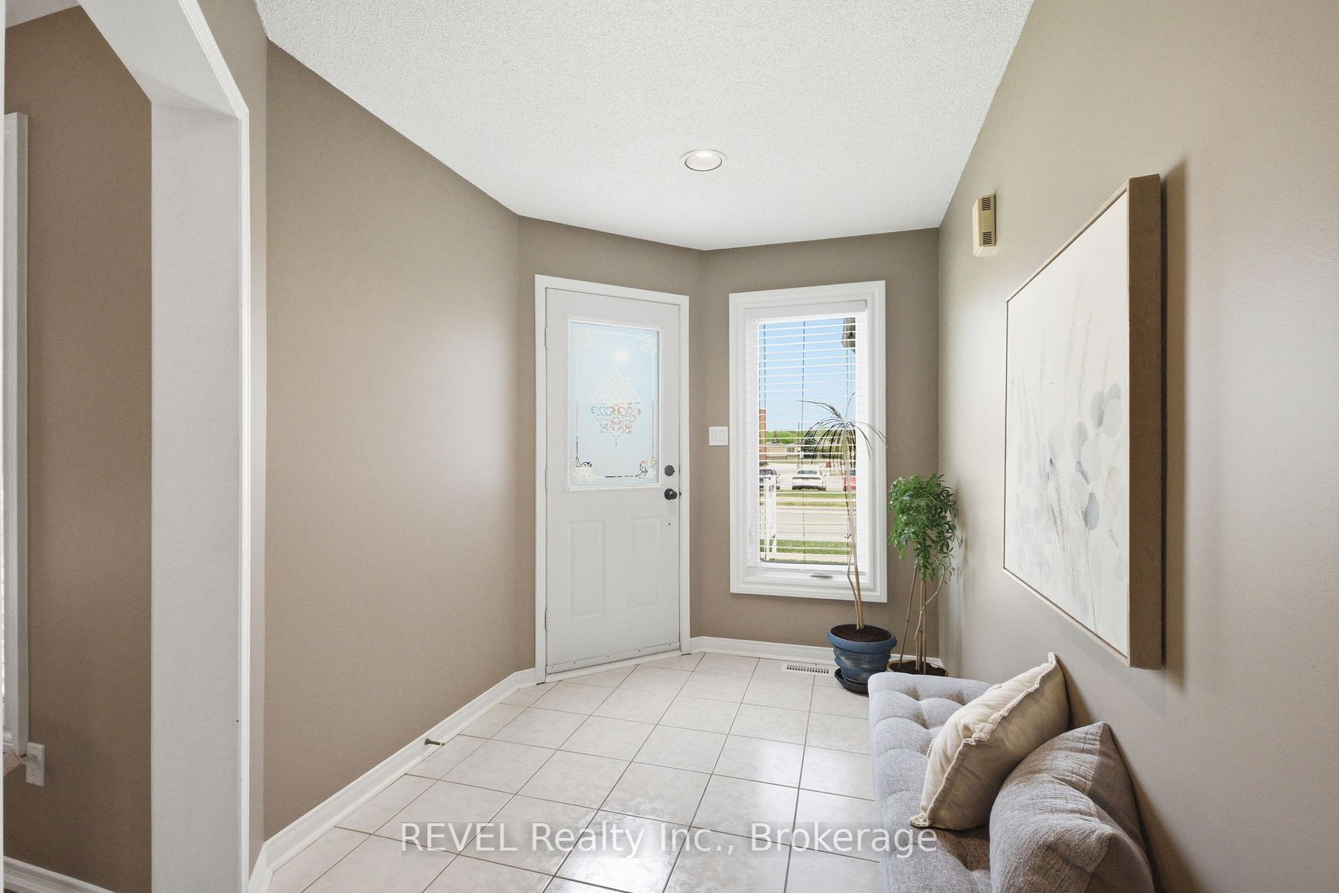 Photo 3 of 150 Fallingbrook Street, Whitby, Pringle Creek — HOMEH
