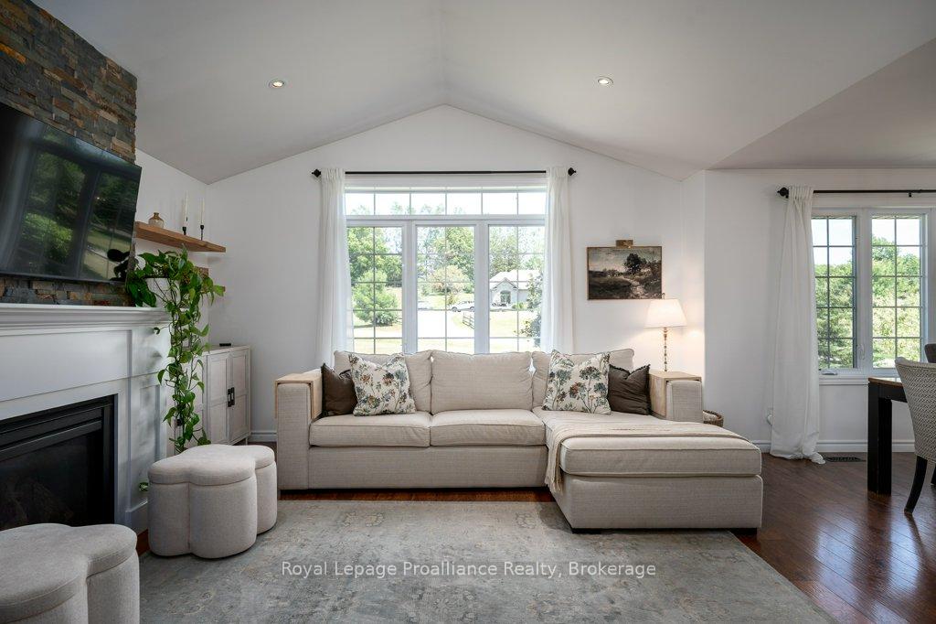 Photo 17 of 47 Windwhisper Drive, Belleville, Belleville Ward — HOMEH