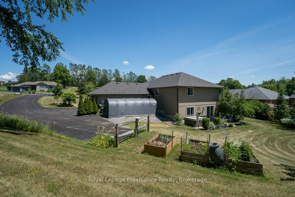 Photo 54 of 47 Windwhisper Drive, Belleville, Belleville Ward — HOMEH