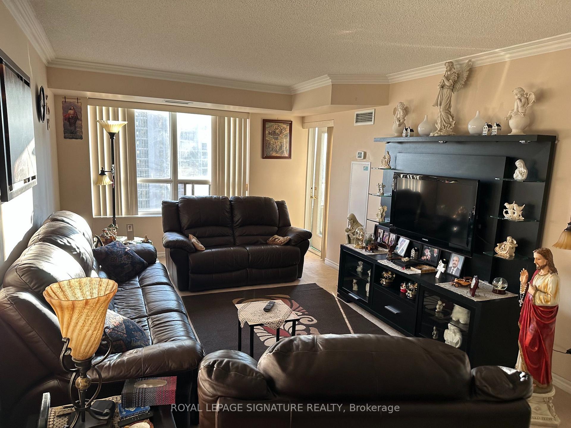 Front of Unit 2219, 25 Kingsbridge Garden Circle