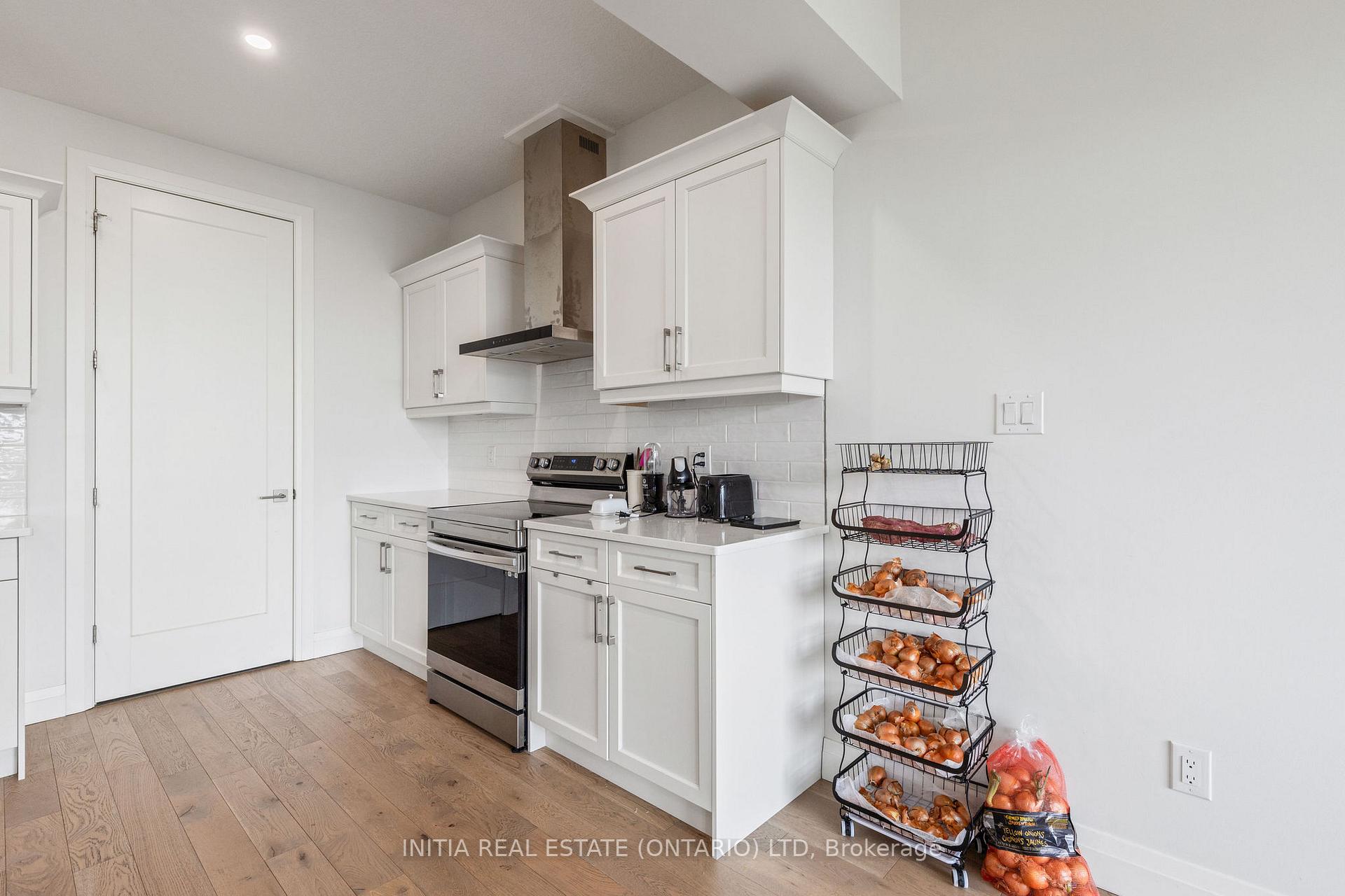 Photo 8 of 608 Sweetbay Crescent, Sarnia — HOMEH