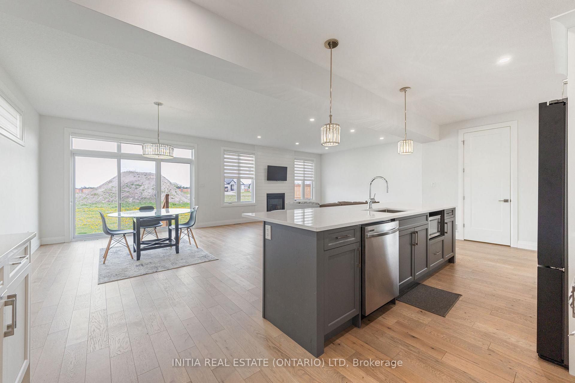 Photo 9 of 608 Sweetbay Crescent, Sarnia — HOMEH